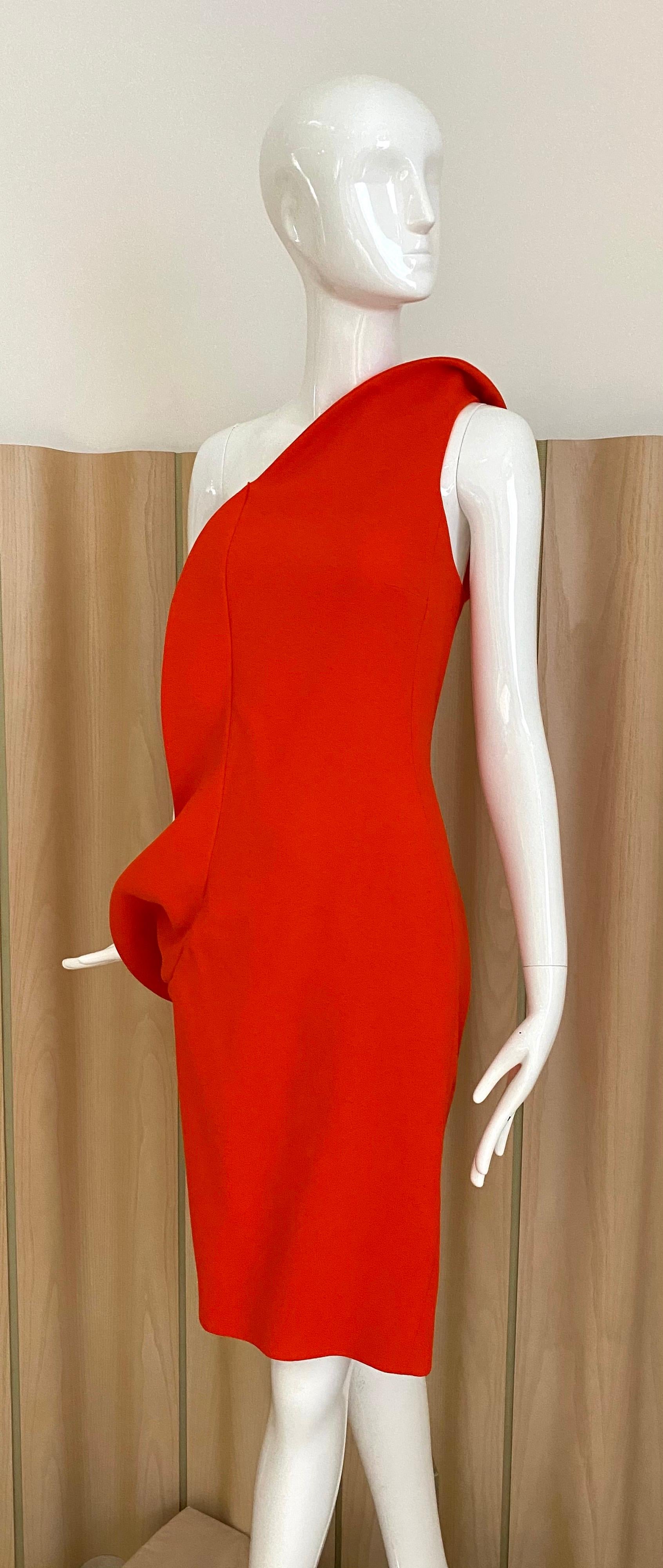 Sander one shoulder crepe dress designed by Raf Simons. dress lined in silk. Size 40
Fit size US 6 
bust - 36
