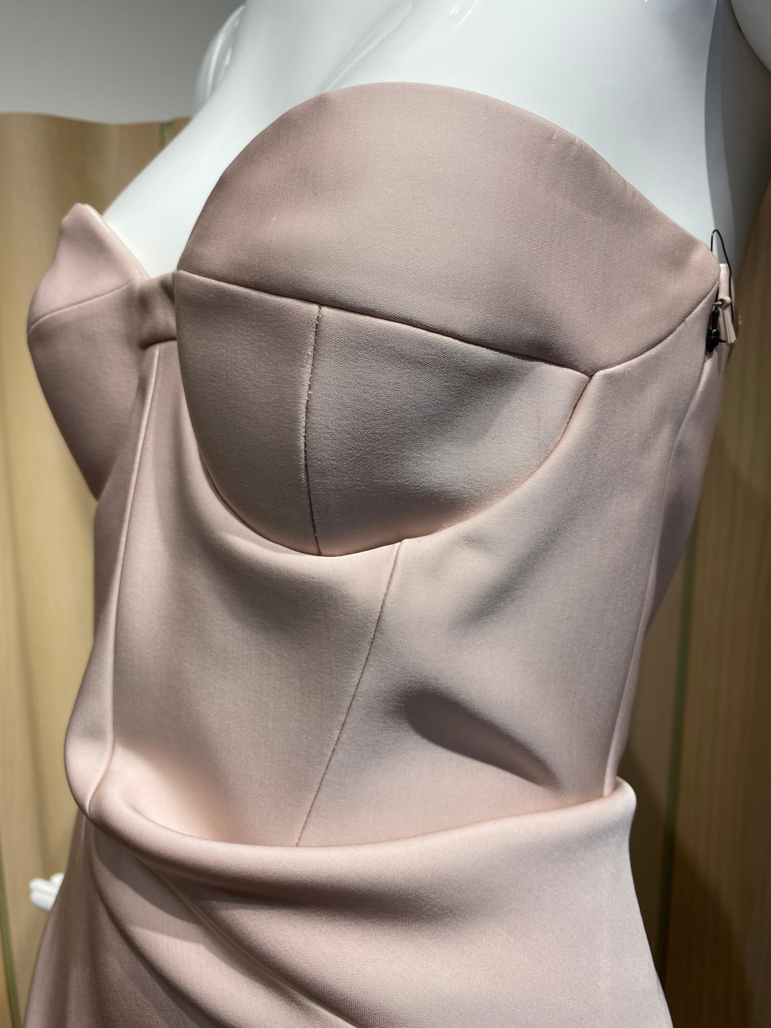 2012 Jil Sander by Raf Simons Final collection Pale Pink and white crepe strapless gown with peplum hip and pockets ( see runway photo)
Brand new Dress comes with tag. ( never worn) but there is small flaw in the fabric (see attached