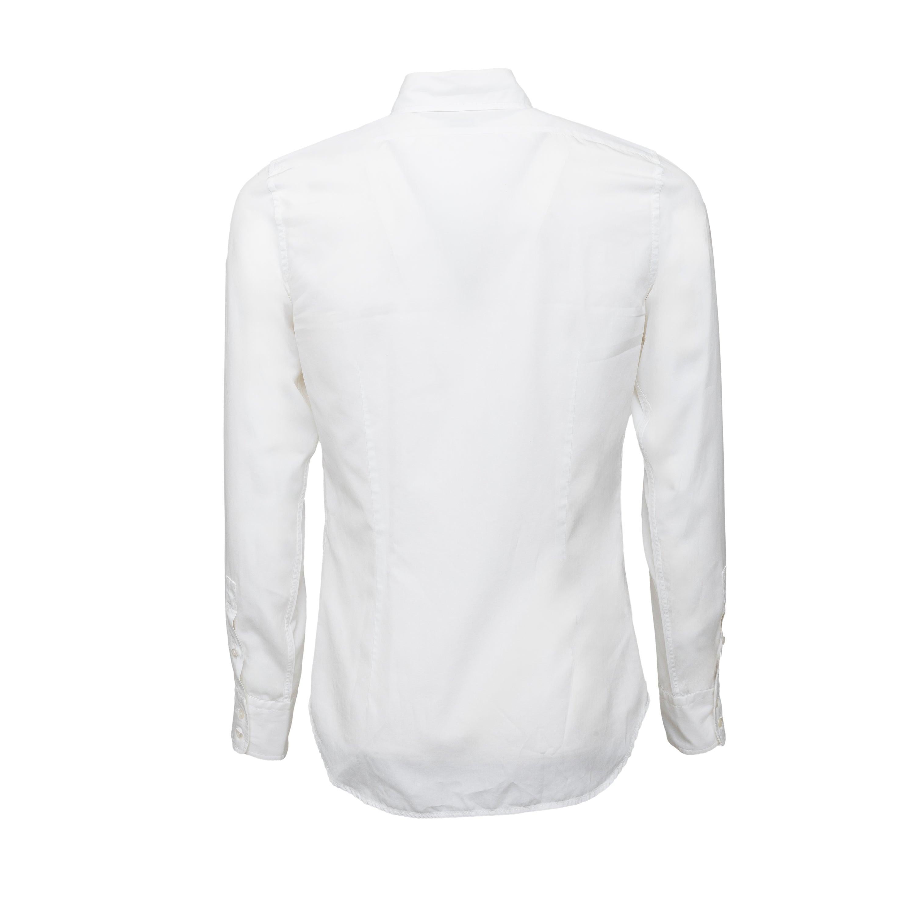 This Jil Sander Classic Shirt is expertly crafted from a cotton fabric. Its front button closure, featuring mother of pearl cream color buttons, adds to its stylish and classic look. The long sleeve and cuff design offers a comfortable fit.
Remarks: