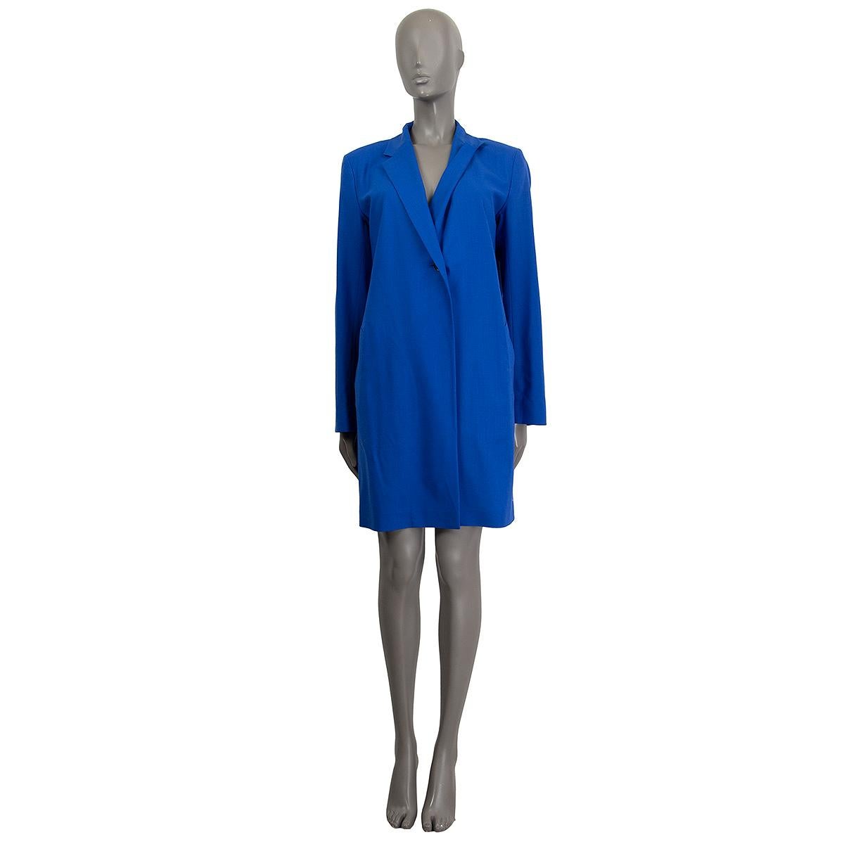 100% authentic Jil Sander oversized coat in cobalt blue wool (100%) with a notch collar. Closes on the front with a single button. Partially lined in cotton (74%) and silk (26%). Brand new. 

Measurements
Tag Size	38
Size	M
Shoulder Width	42cm