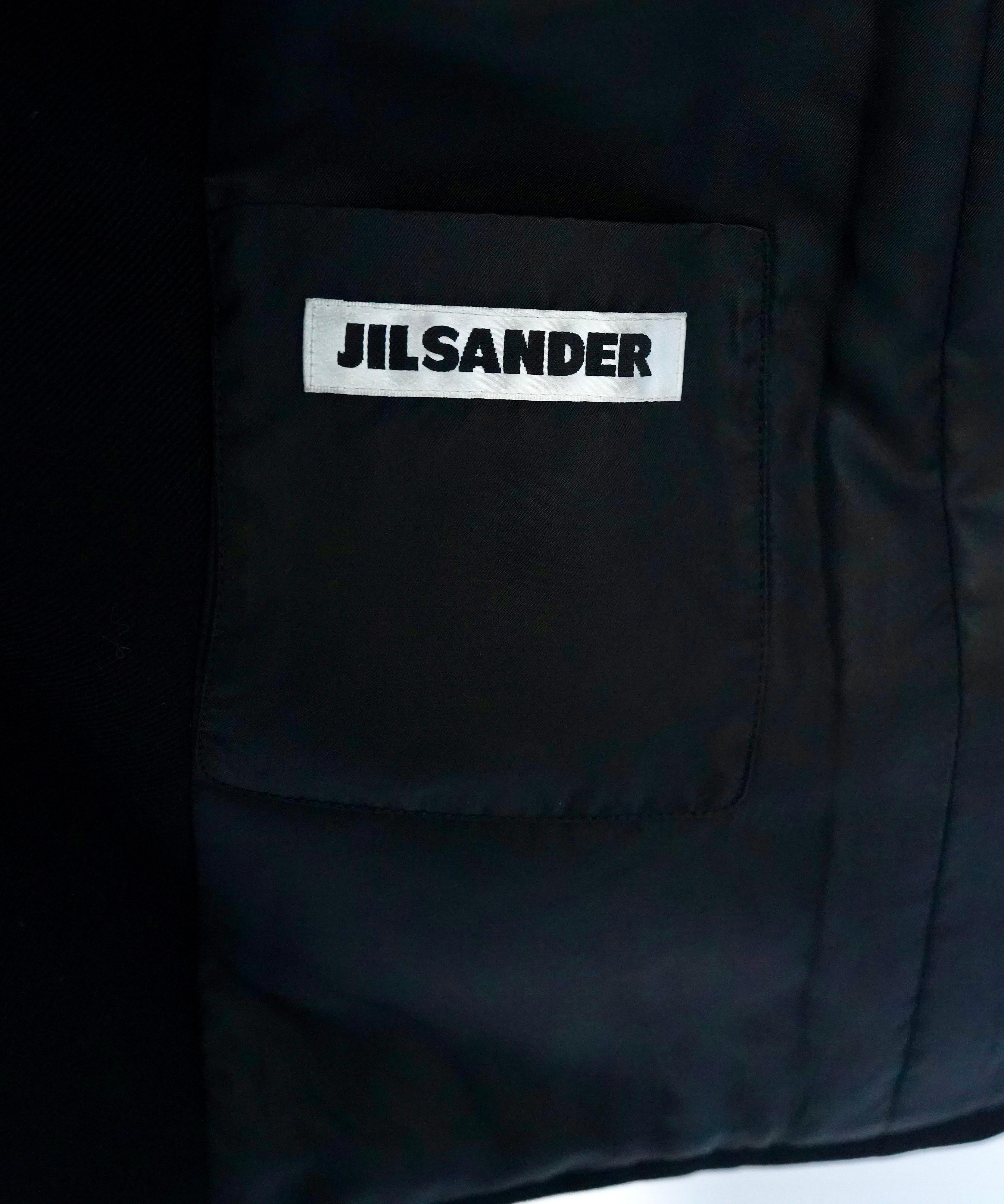Jil Sander Fall/Winter 2002 Black Wool Fur Collar Coat – Runway Collection For Sale 3