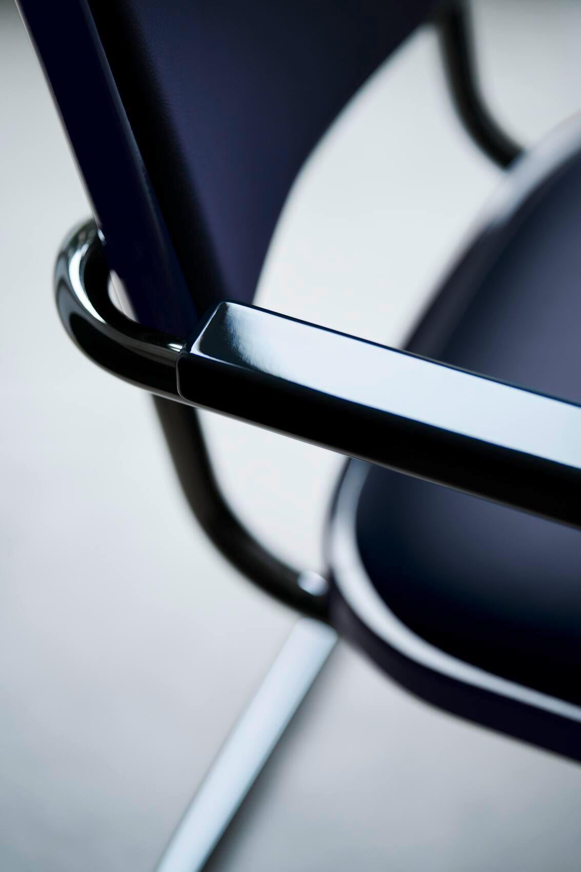 Jil Sander für Thonet S 64 P Serious 01 aus lackiertem Wood und schwarzem Leder im Angebot 4