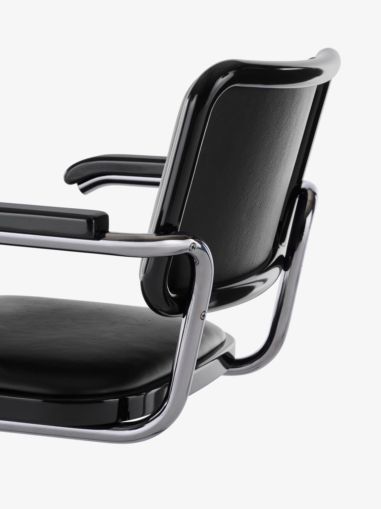 Jil Sander für Thonet S 64 P Serious 01 aus lackiertem Wood und schwarzem Leder im Zustand „Neu“ im Angebot in Tilburg, NL