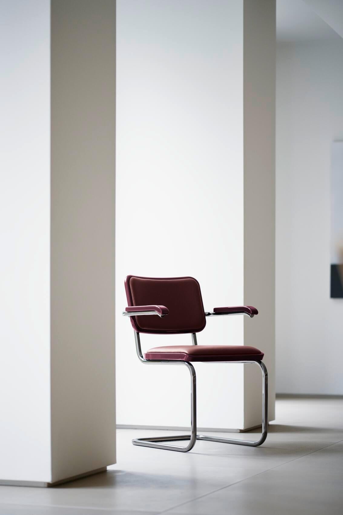 Jil Sander para Thonet S 64 P Serious 02 en madera lacada y piel roja Bauhaus en venta