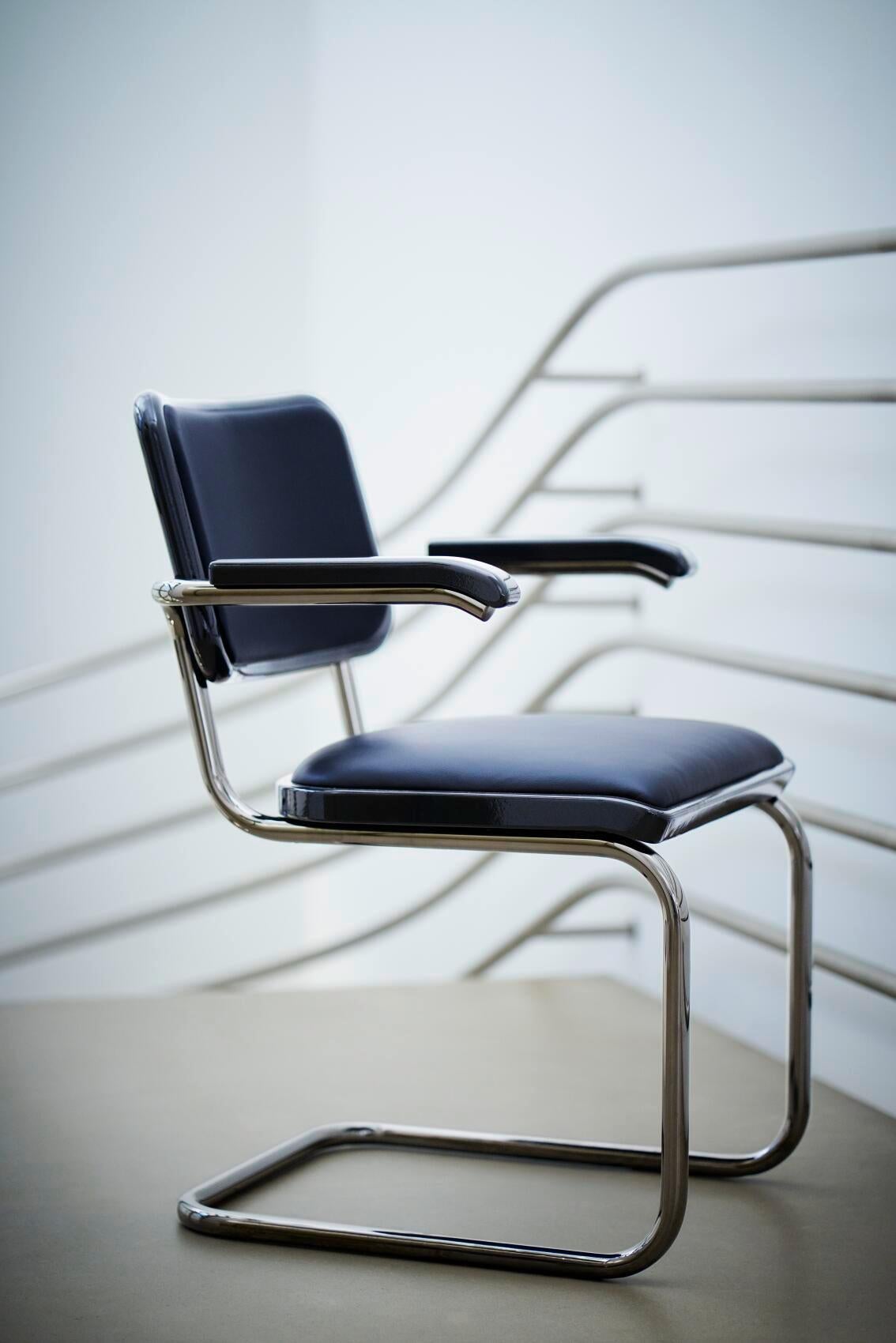 Jil Sander für Thonet S 64 P Serious 03 aus lackiertem Wood und grünem Leder im Angebot 6