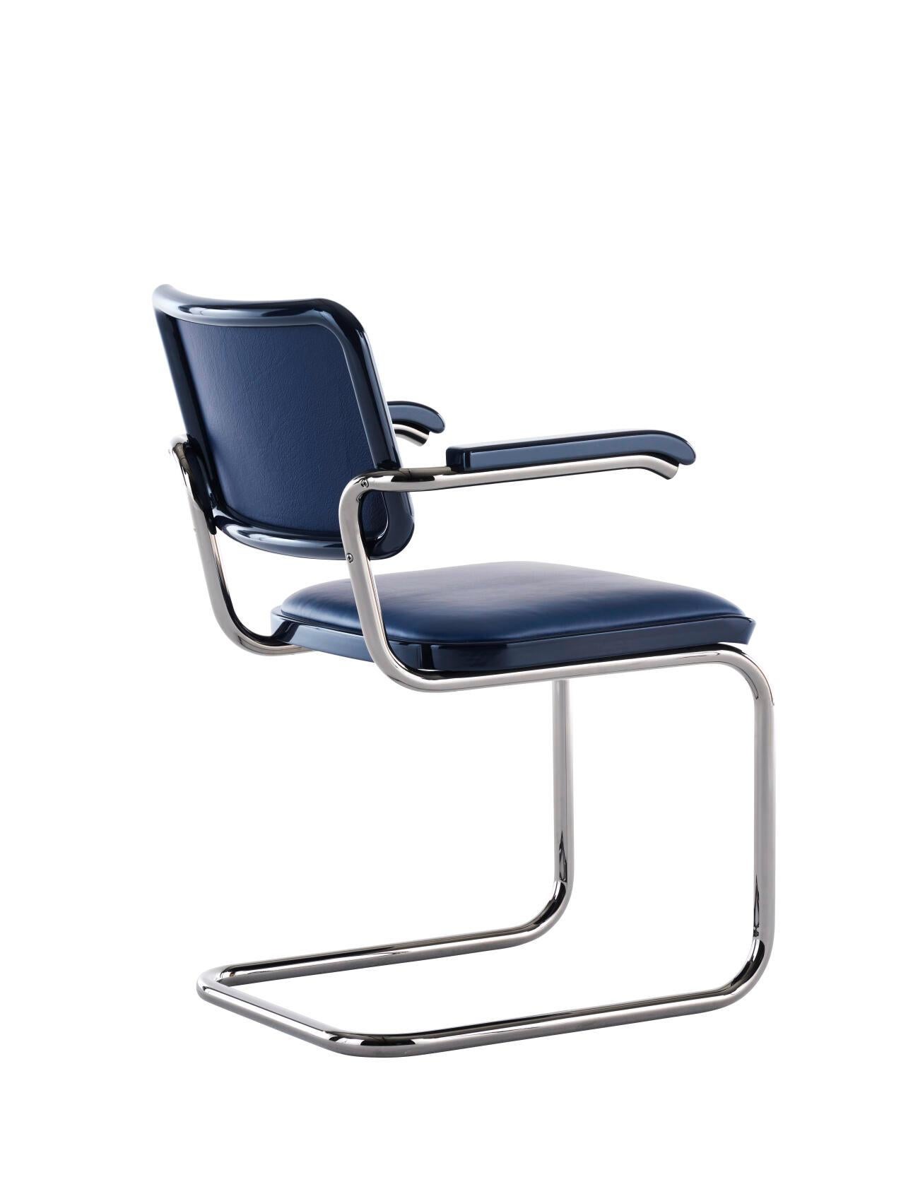 Jil Sander für Thonet S 64 P Serious 04 aus lackiertem Wood und blauem Leder (Deutsch) im Angebot