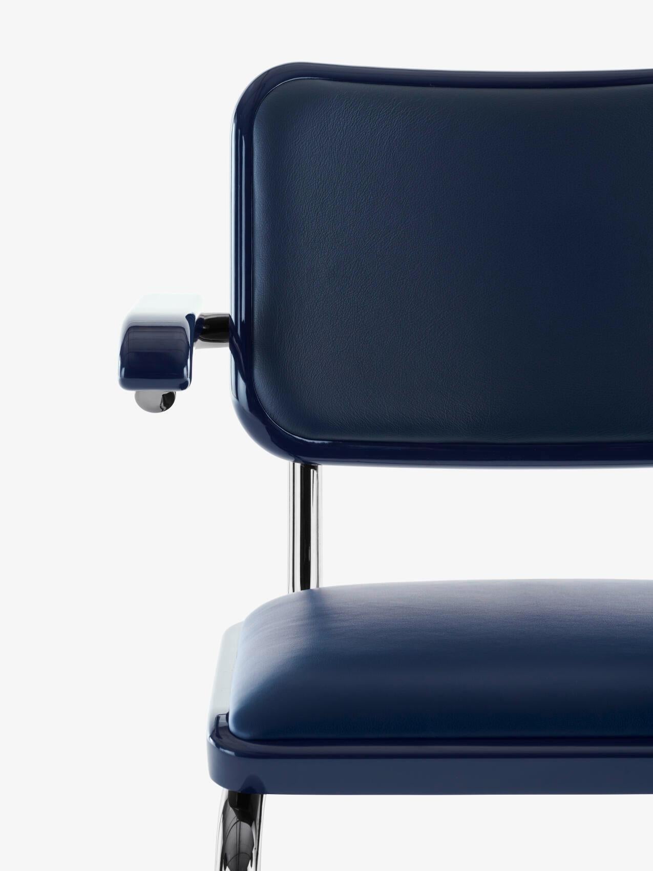 Jil Sander für Thonet S 64 P Serious 04 aus lackiertem Wood und blauem Leder (21. Jahrhundert und zeitgenössisch) im Angebot