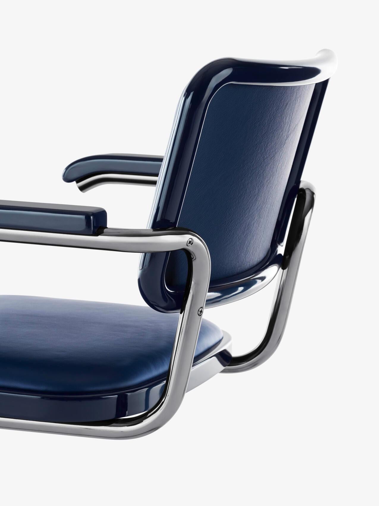 Jil Sander für Thonet S 64 P Serious 04 aus lackiertem Wood und blauem Leder (Stahl) im Angebot