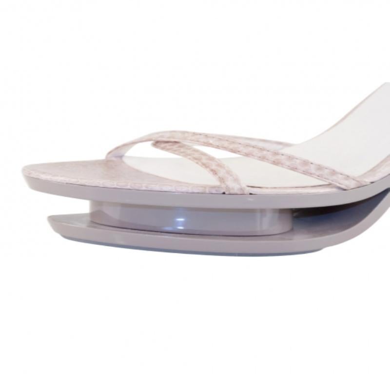 Jil Sander - Sandales à lanières en cuir gris, taille 35 Bon état - En vente à Dubai, Al Qouz 2