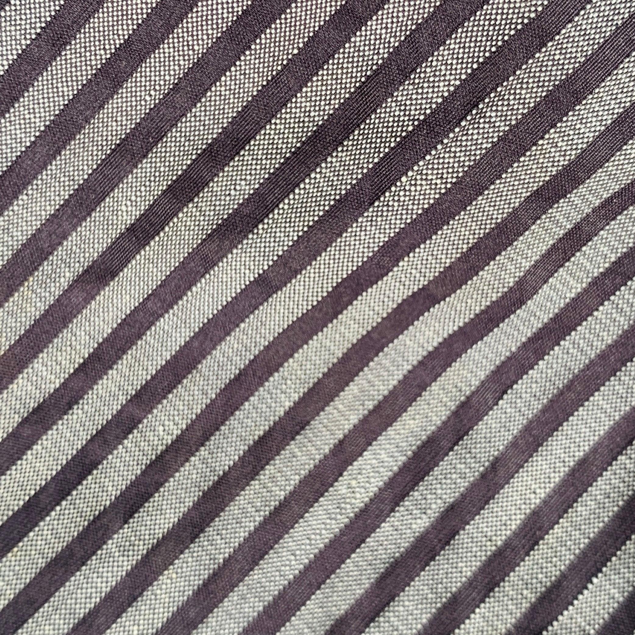 JIL SANDER
necktie in a grey and navy silk featuring a diagonal stripe pattern and narrow design. Made in Italy.Very Good Pre-Owned Condition.Width: 2.5 inches Length: 58 inches  
  
  
 
Sui Generis Reference: 133438
Category: Tie
More Details
   