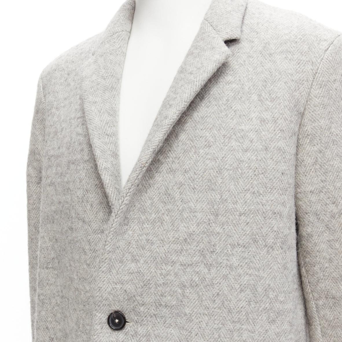 JIL SANDER grey virgin wool mohair alpaca blend minimalist coat IT48 M
Reference: JSLE/A00024
Brand: Jil Sander
Material: Virgin Wool, Blend
Color: Grey
Pattern: Solid
Closure: Button
Lining: Black Fabric
Made in: Italy

CONDITION:
Condition: