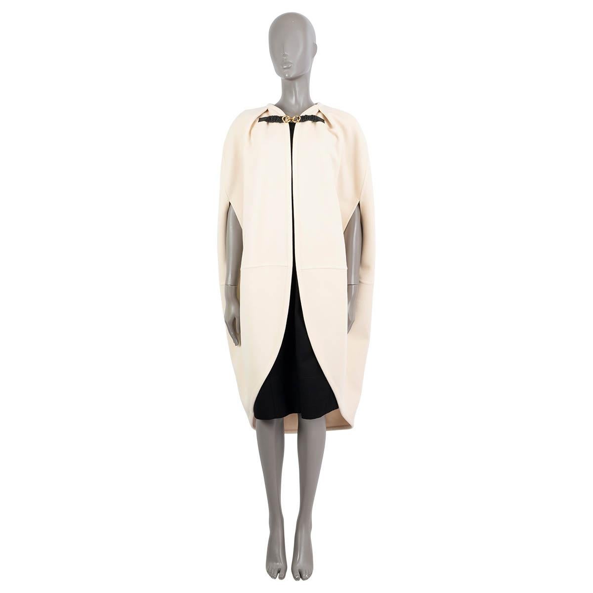 100% authentic Jil Sander cape in ivory cashmere (100%). Features as pleat detail on the front and back. Closes with a gold buckle and black leather band on the neck. Unlined. Has been carried and comes with tag.

2021 Fall/Winter

Measurements
Tag
