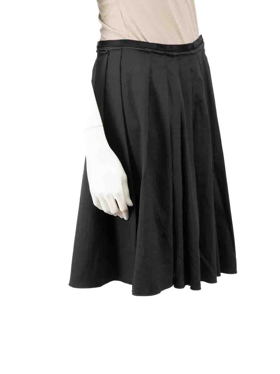 CONDITION is Good. Minor wear to skirt is evident. Light wear to the front with a small hole above the hem on this used Jil Sander Navy designer resale item.
 
 Details
 Black
 Wool
 Skirt
 Pleated
 Knee length
 Side zip and snap button fastening
 
