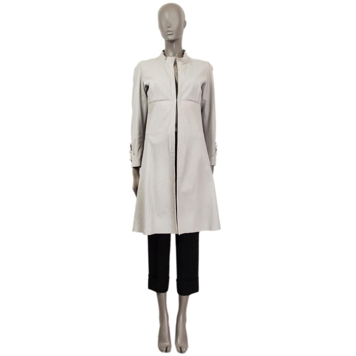100% authentic Jil Sander leather coat in mat gray leather (100%) with detailed turn-up sleeves. Stand-up collar with stitch detail. Closes with one hook and bar in the front. Lined in beige cotton (100%). Has been worn and shows some usage signs is