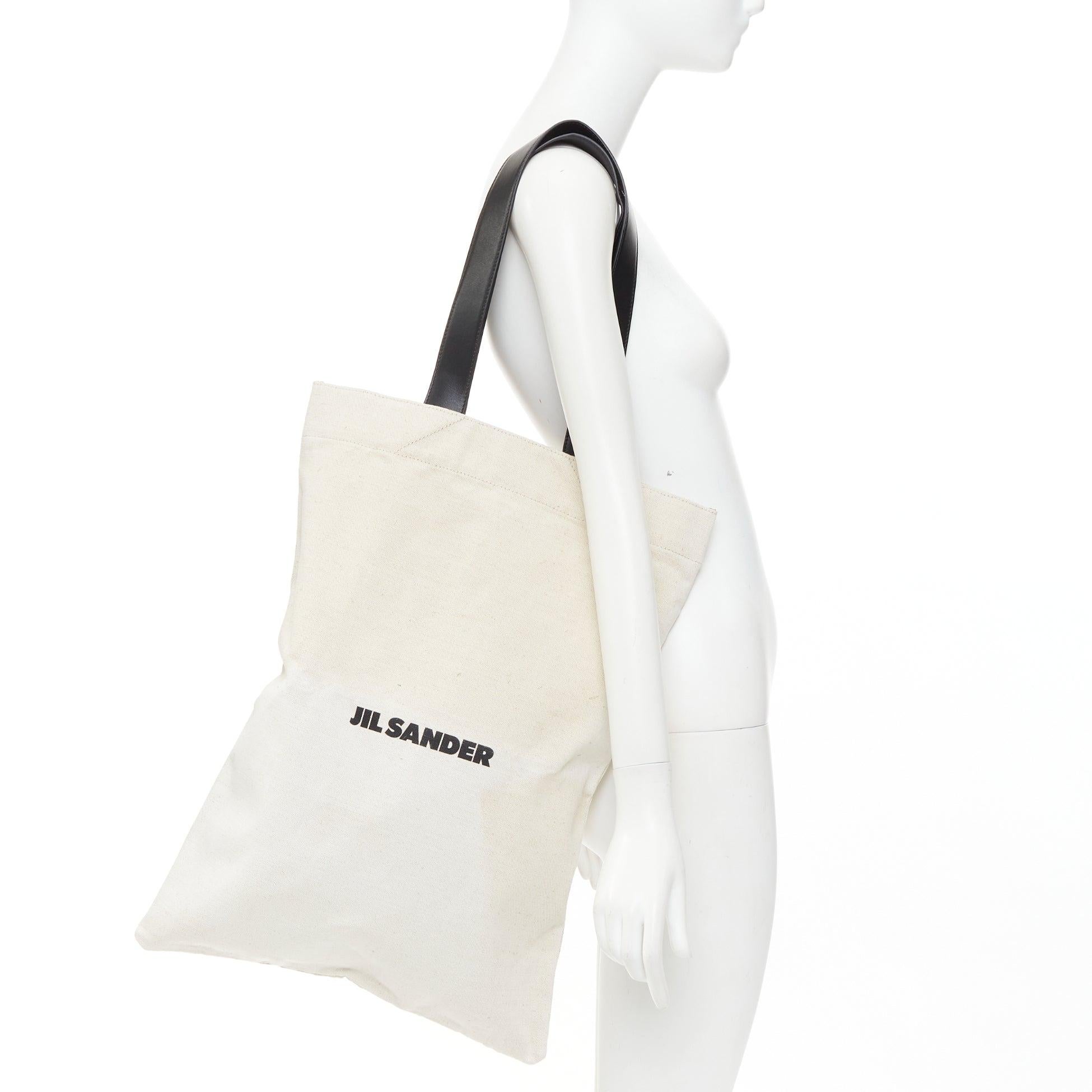 JIL SANDER Logo Print Canvas Long Tote beige canvas black leather trim bag
Reference: ECLO/A00146
Brand: Jil Sander
Model: Logo Print Canvas Long Tote
Material: Fabric, Leather
Color: Black, Cream
Pattern: Solid
Extra Details: Cotton and linen blend