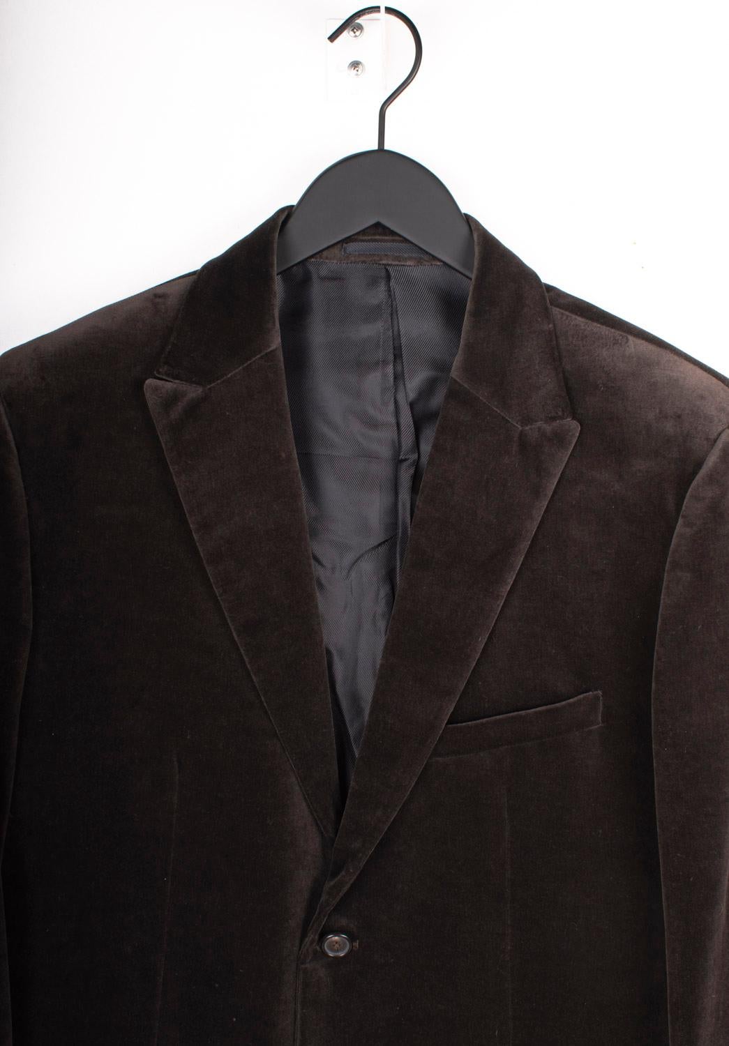 Controlla le mie altre inserzioni. Ho molti altri abiti firmati in vendita. Aperto a qualsiasi offerta.
L'articolo in vendita è 100% autentico Jil Sander Casual Velvet Blazer Uomo Giacca, VINU0
Colore: marrone
(Il colore effettivo può variare