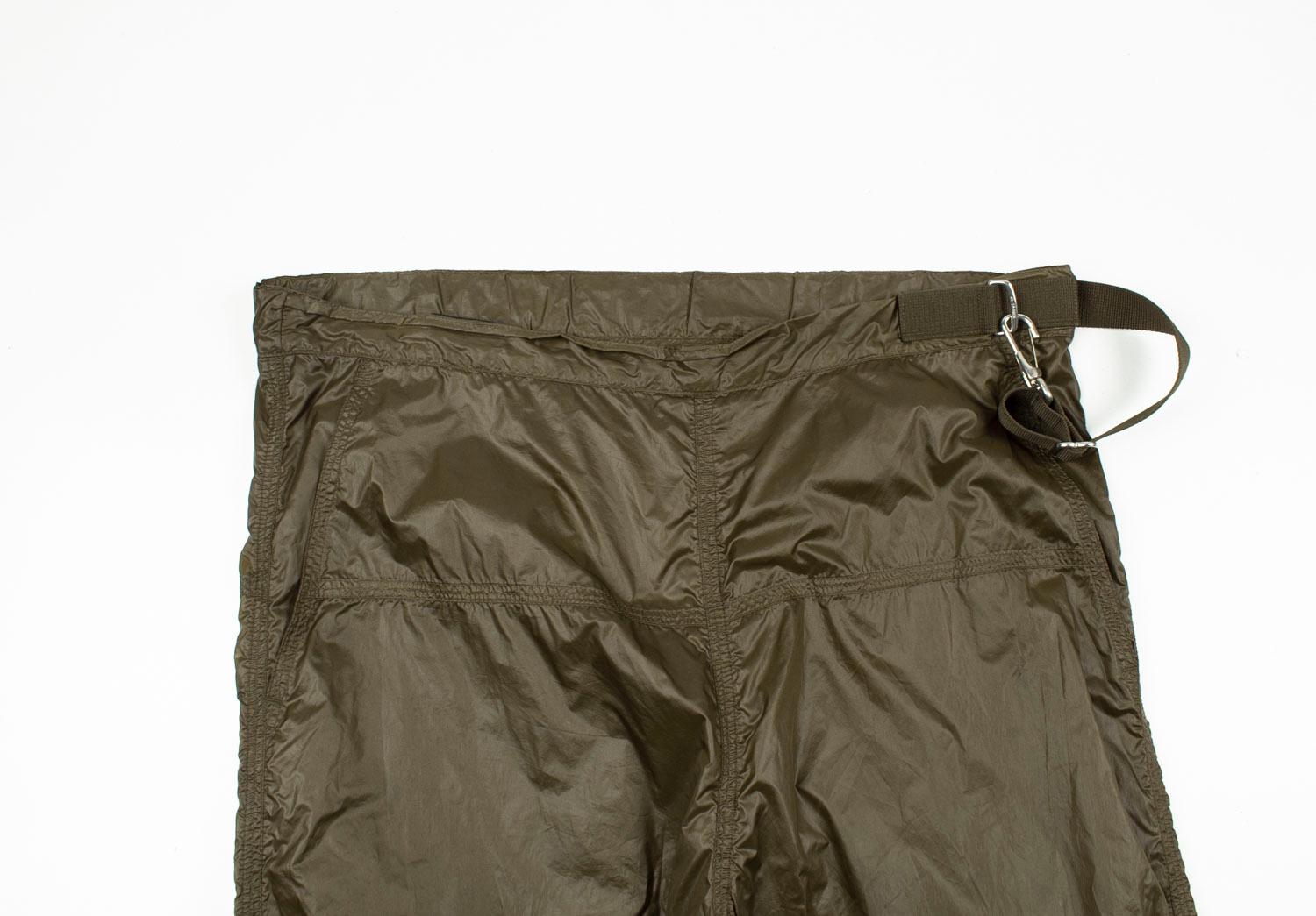 Prüfen Sie meine anderen Angebote. Habe viele weitere Designerkleidung zu verkaufen. Offen für alle Angebote.
Zu verkaufen ist 100% echte Jil Sander Cropped Men Runway Pants, S1033, SHE9
Farbe: khaki (Militärfarbe)
(Eine tatsächliche Farbe kann ein