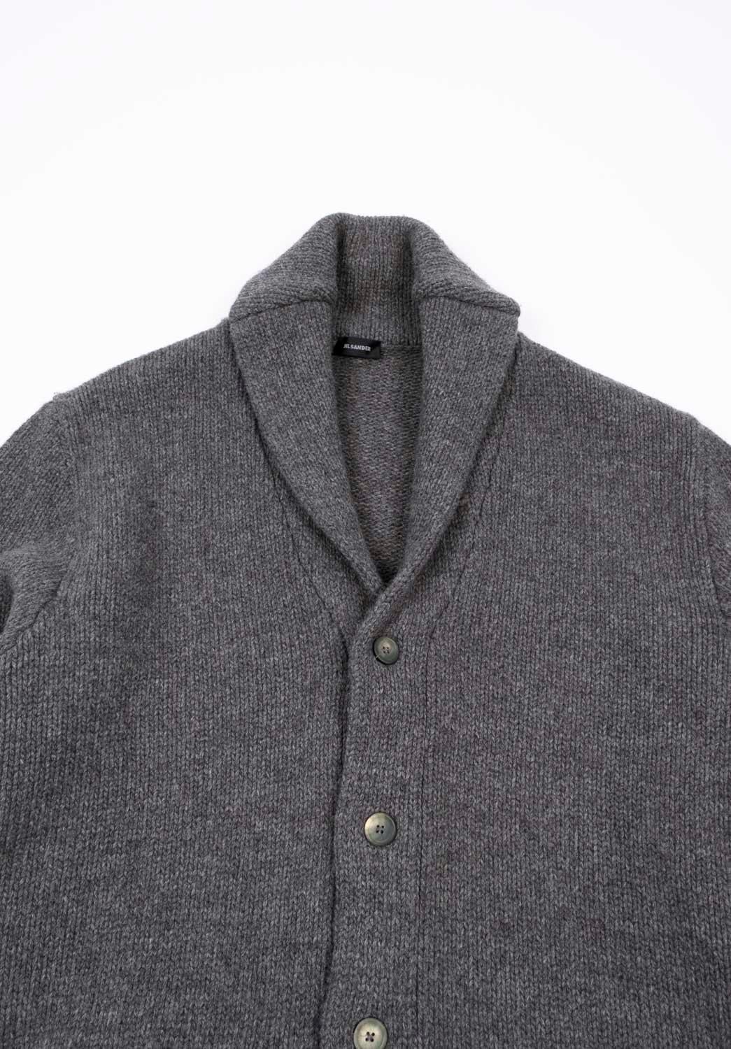 Controlla le mie altre inserzioni. Ho molti altri abiti firmati in vendita. Aperto a qualsiasi offerta.
L'articolo in vendita è un cardigan Jil Sander 100% autentico, S1300, VIVI1
Colore: grigio
(Il colore effettivo può variare leggermente a causa