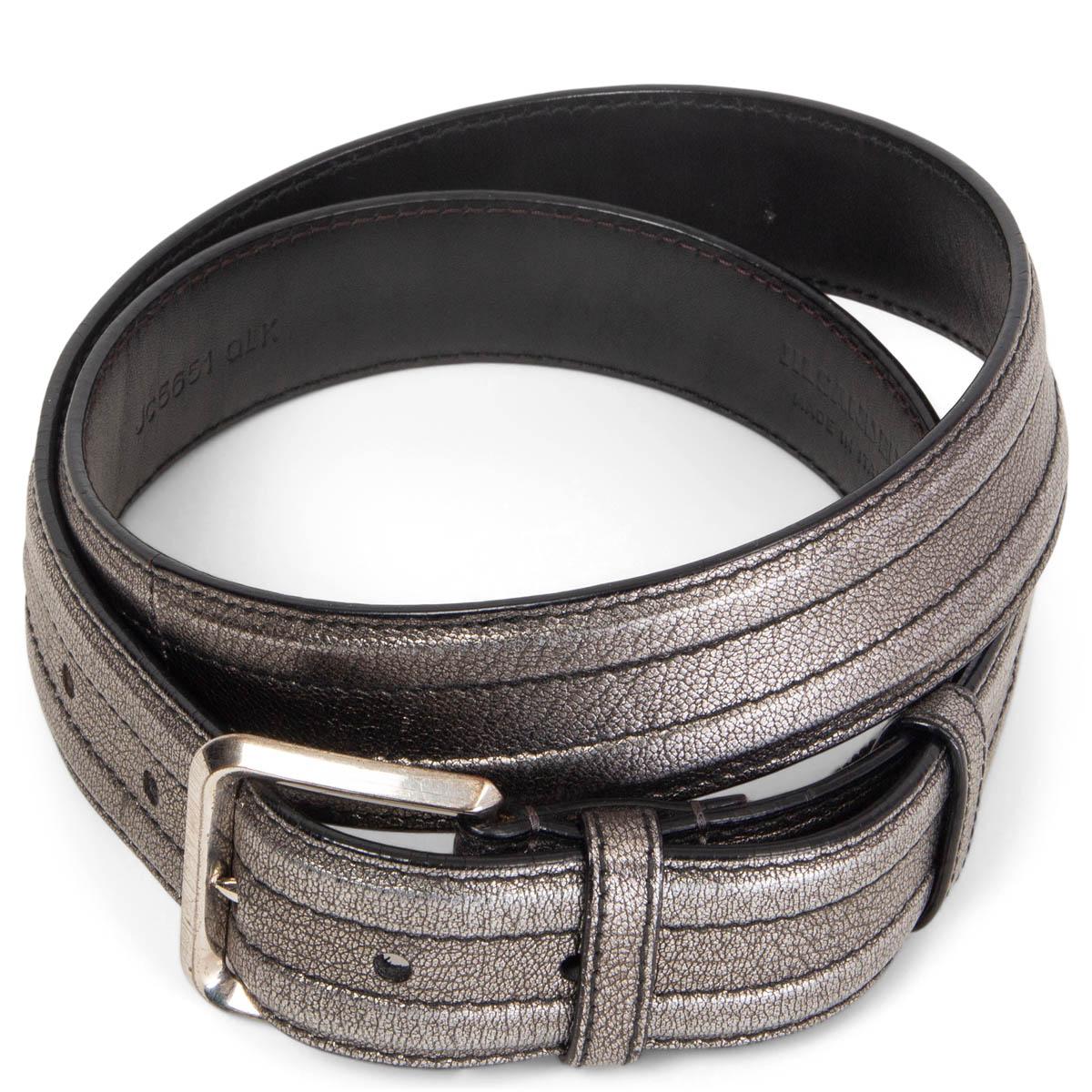 100% authentic Jil Sander belt in metallic silver and black leather featuring silver-tone metal buckle. Has been worn   and shows some faint signs of wear. Overall in very good condition. 

Measurements
Tag Size	95
Width	3.5cm (1.4in)
Fits	74cm