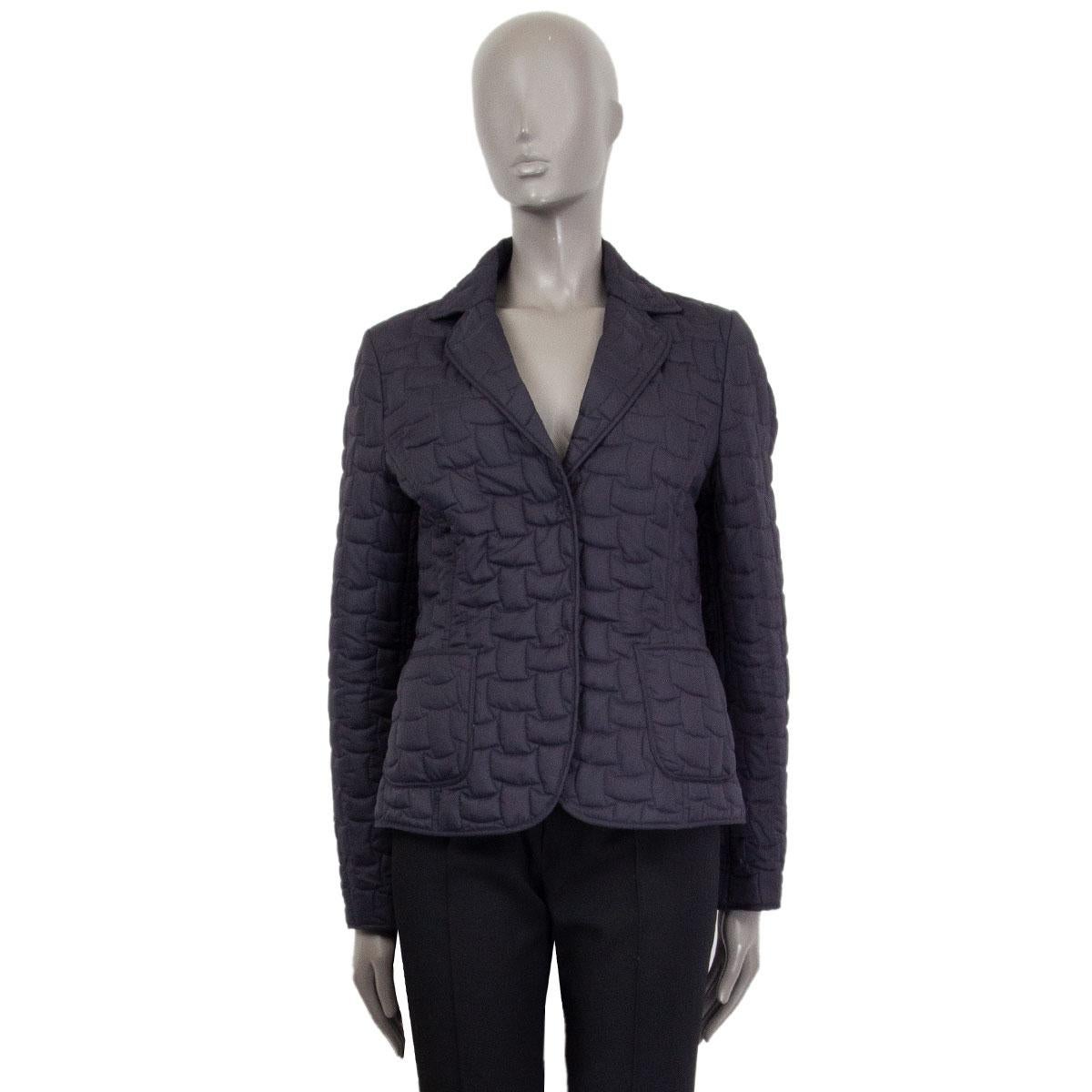 100% authentic Jil Sander quilted down jacket in night blue polyester (100%). With notch lapel collar, two patch pockets. Closes with two snap-pockets in the front. Has been worn and is in excellent condition.

Tag Size 40
Size S
Shoulder Width 40cm