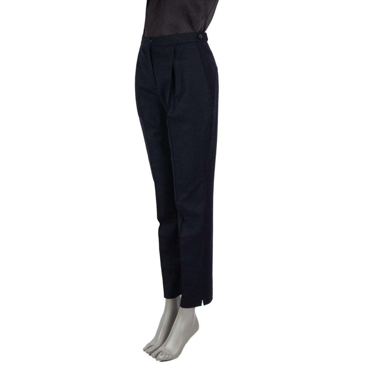 Jil Sander tapered pants in night blue wool (94%), cashmere (5%) and elastane (1%) with slit pockets. Opens with one hook and a zipper on the front. Has been worn and is in excellent condition.

Tag Size 38
Size M
Waist 74cm (28.9in)
Hips 92cm