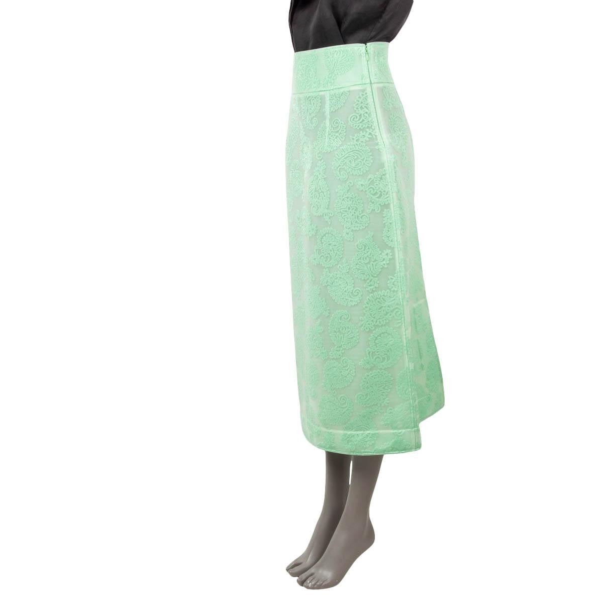 100% authentic Jil Sander jacquard chenille midi A-line skirt in pastel green viscose (51%) and polyamide (49%) missing tag. Features a hand-embroidered with intricate chenille paisley, A-line shape and a wide high-rise waistband. Opens with