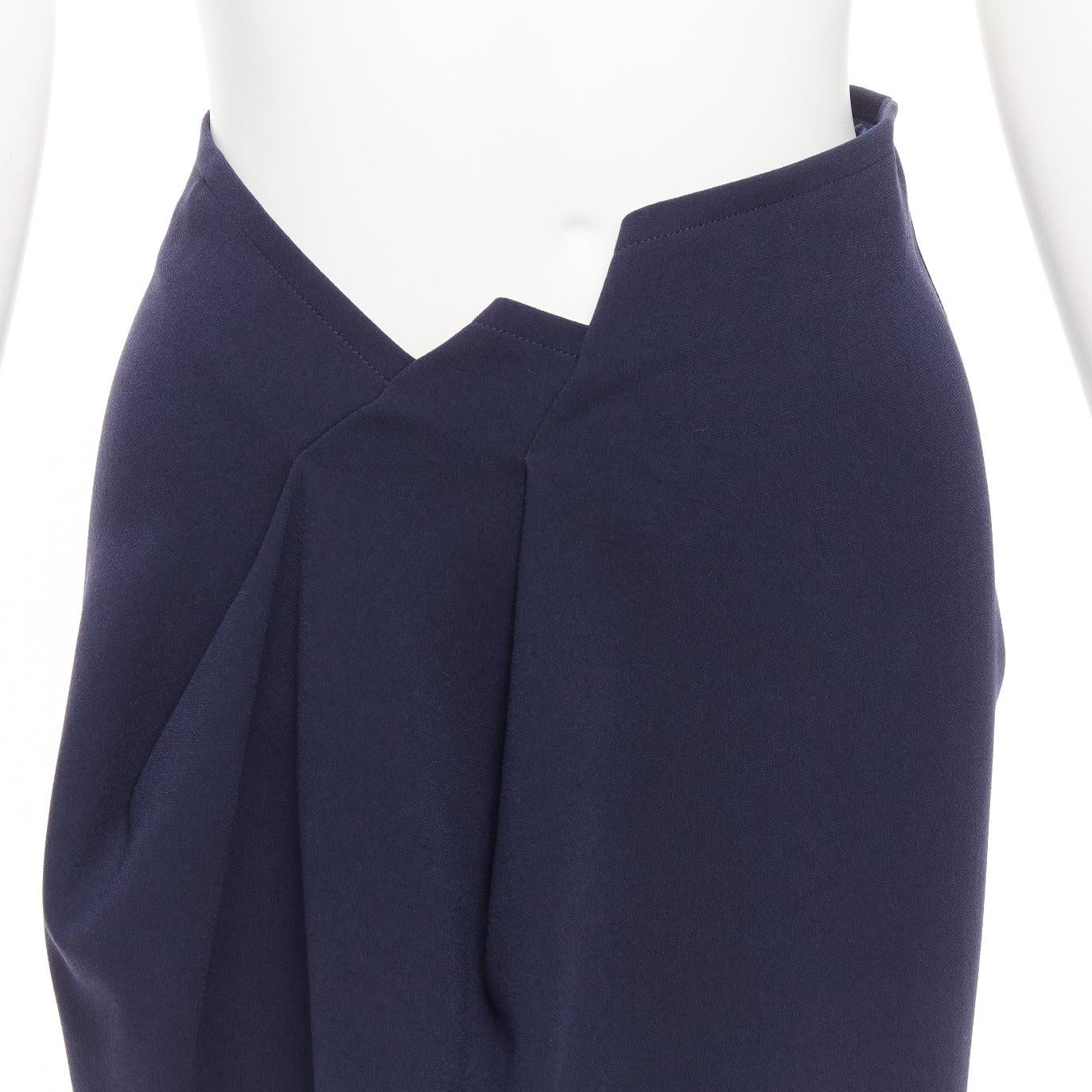 JIL SANDER navy asymmetric jagged cut out waistband skirt FR32 XXS
Reference: LNKO/A02316
Brand: Jil Sander
Material: Triacetate, Blend
Color: Navy
Pattern: Solid
Closure: Zip
Lining: Navy Fabric
Extra Details: Back zip.
Made in: