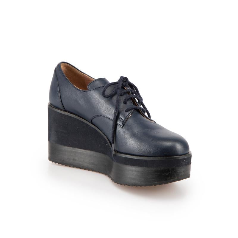 CONDITION is Good. Minor wear to platform shoes is evident. Light creasing to leather on toe creases and minor scuff marks to the back and sides on this used Jil Sander designer resale item.
  
Details
Navy
Leather
Lace up shoes
Round toe
Platform