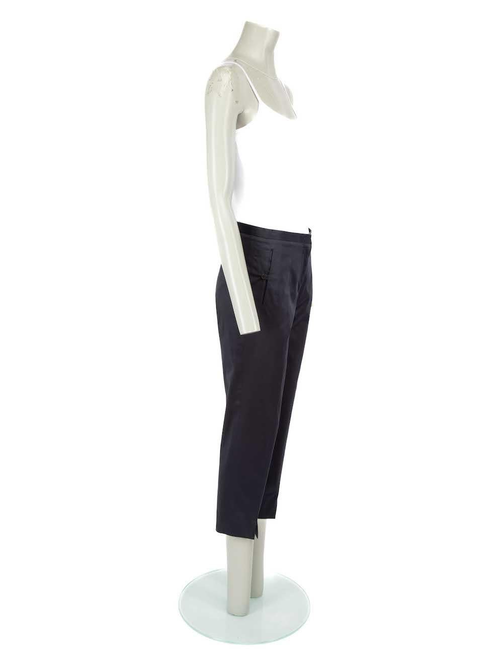 CONDITION is Very good. Hardly any visible wear to trousers is evident on this used Jil Sander designer resale item.
 
 Details
 Navy
 Cotton
 Slim fit trousers
 Mid rise
 Cropped length
 Front zip closure with clasp and button
 2x Front side