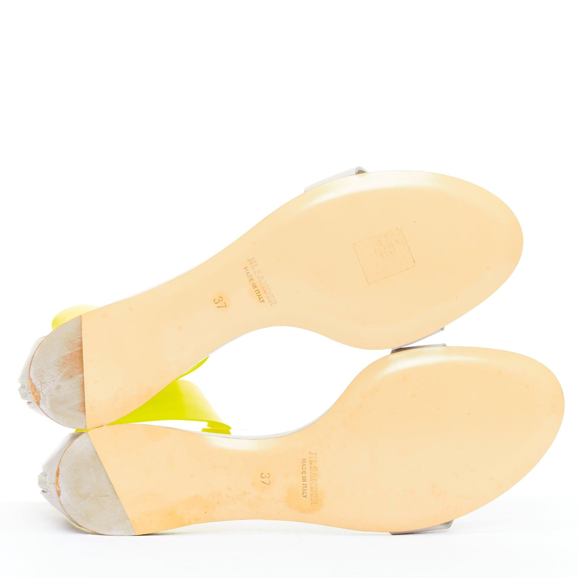 JIL SANDER sandali piatti in pelle grigia con cinturino alla caviglia giallo neon EU37 in vendita 6