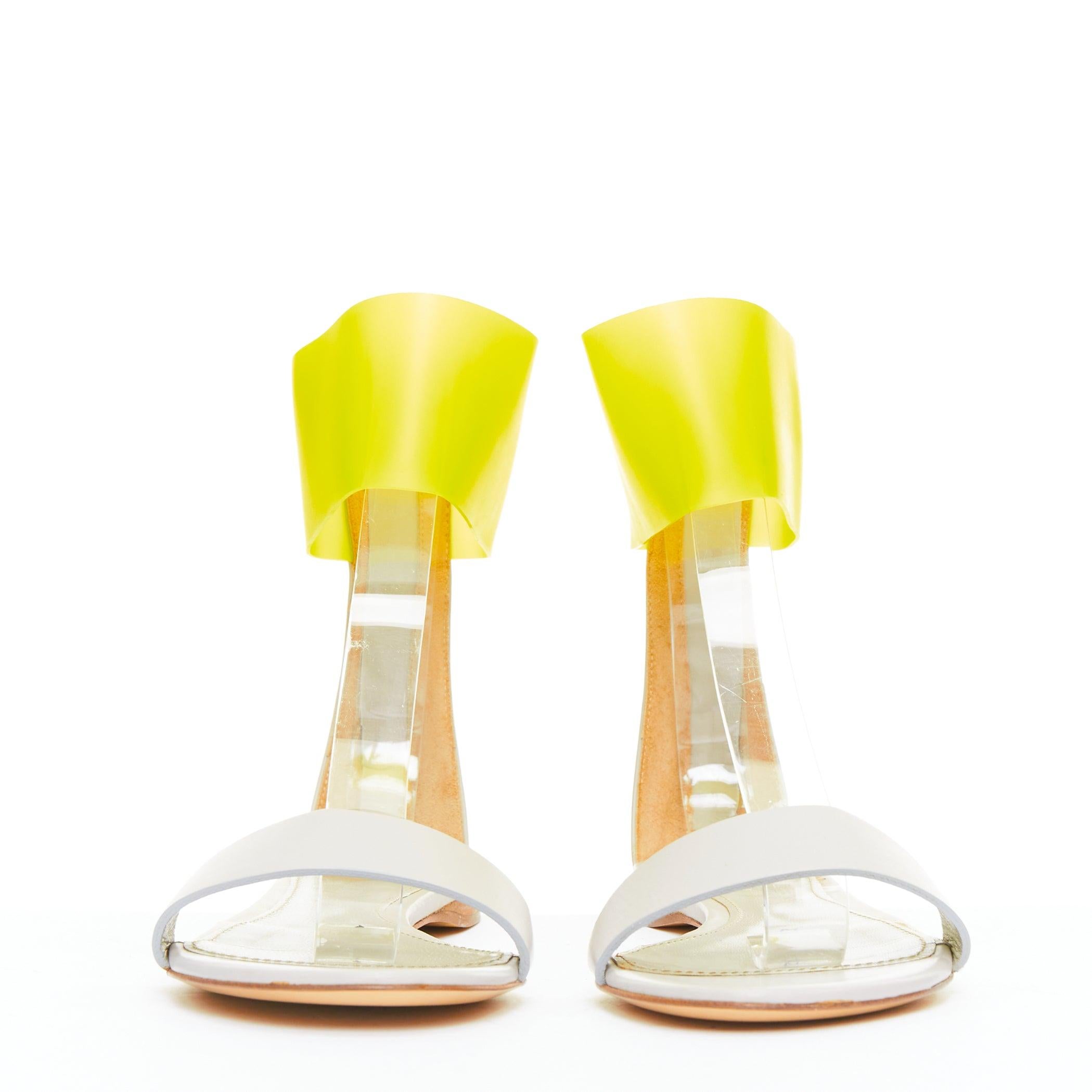 Grigio JIL SANDER sandali piatti in pelle grigia con cinturino alla caviglia giallo neon EU37 in vendita