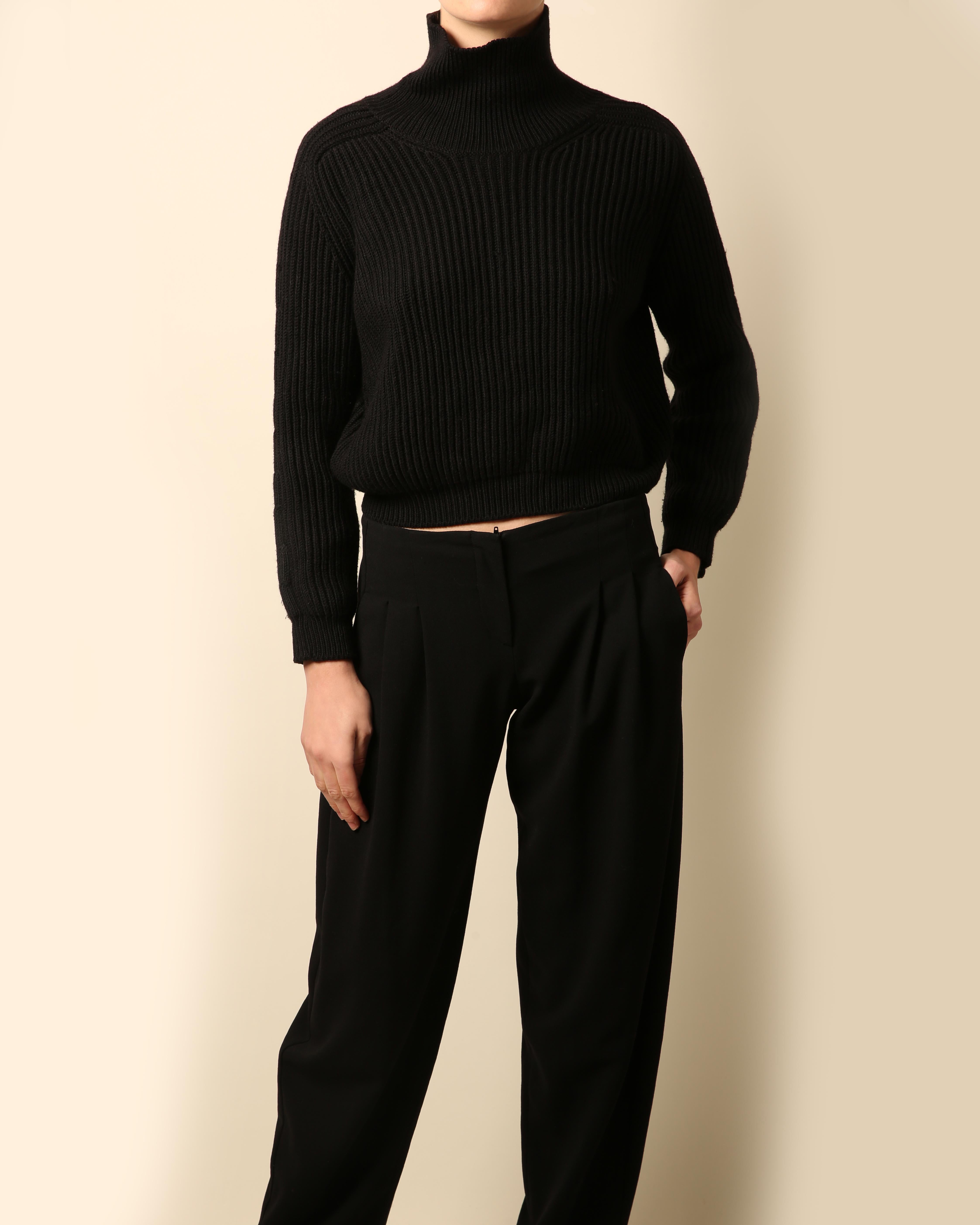 Jil Sander oversized ribbed chunky knit cropped cashmere turtle neck sweater In Excellent Condition For Sale In Paris, FR