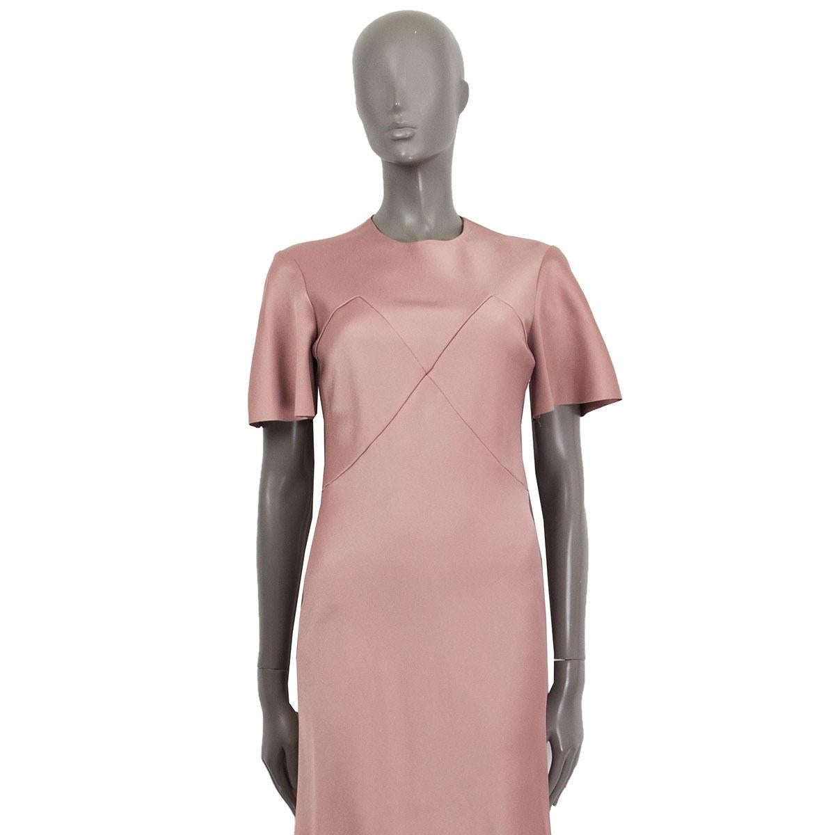 100% authentic Jil Sander Short Sleeve Body-Con Dress in blush acetate (70%) and viscose (30%) with a round neck. Closes on the back with a concealed zipper. Unlined. Has been worn and is in excellent condition.   

Tag Size 34
Size XS
Shoulder