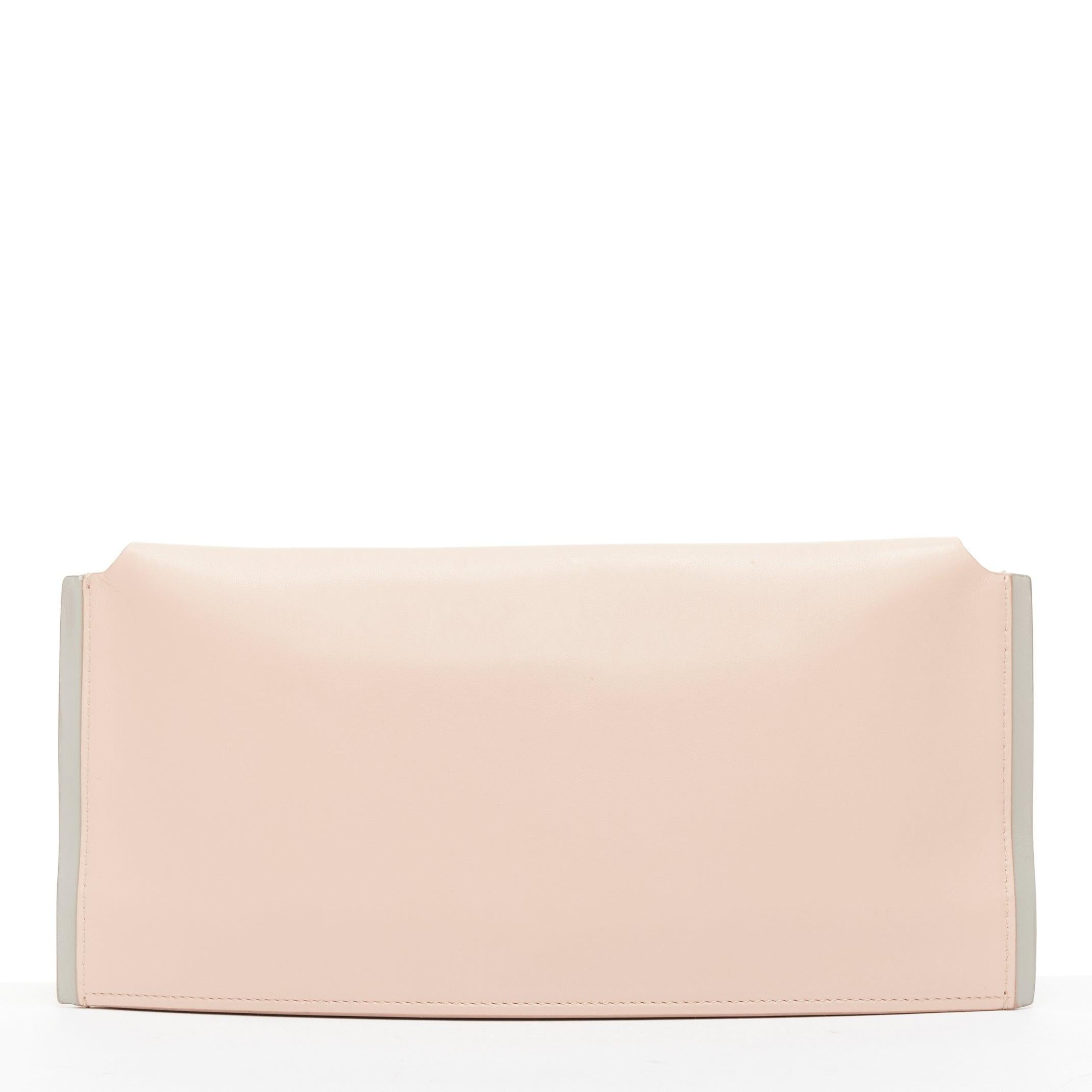 JIL SANDER - Pochette longue en cuir lisse avec boucle et enveloppe, rose et gris Pour femmes en vente