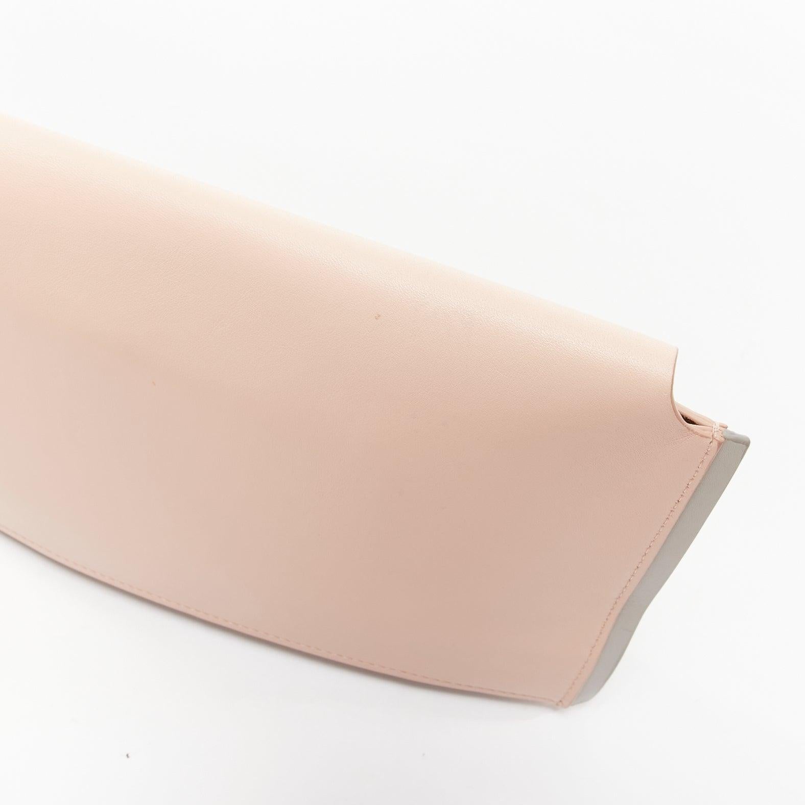 JIL SANDER - Pochette longue en cuir lisse avec boucle et enveloppe, rose et gris en vente 3