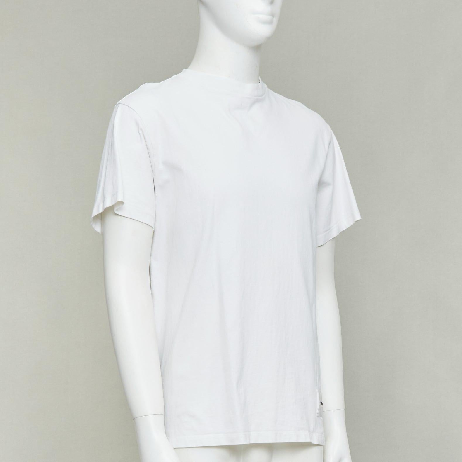 JIL SANDER Set di 3 tshirt girocollo in cotone bianco e nero con patch logo S
Riferimento: CNLE/A00459
Marchio: Jil Sander
Collection'S: +
Materiale: Cotone
Colore: bianco
Modello: Tinta unita
Chiusura: Pullover
Dettagli extra: Set di 3