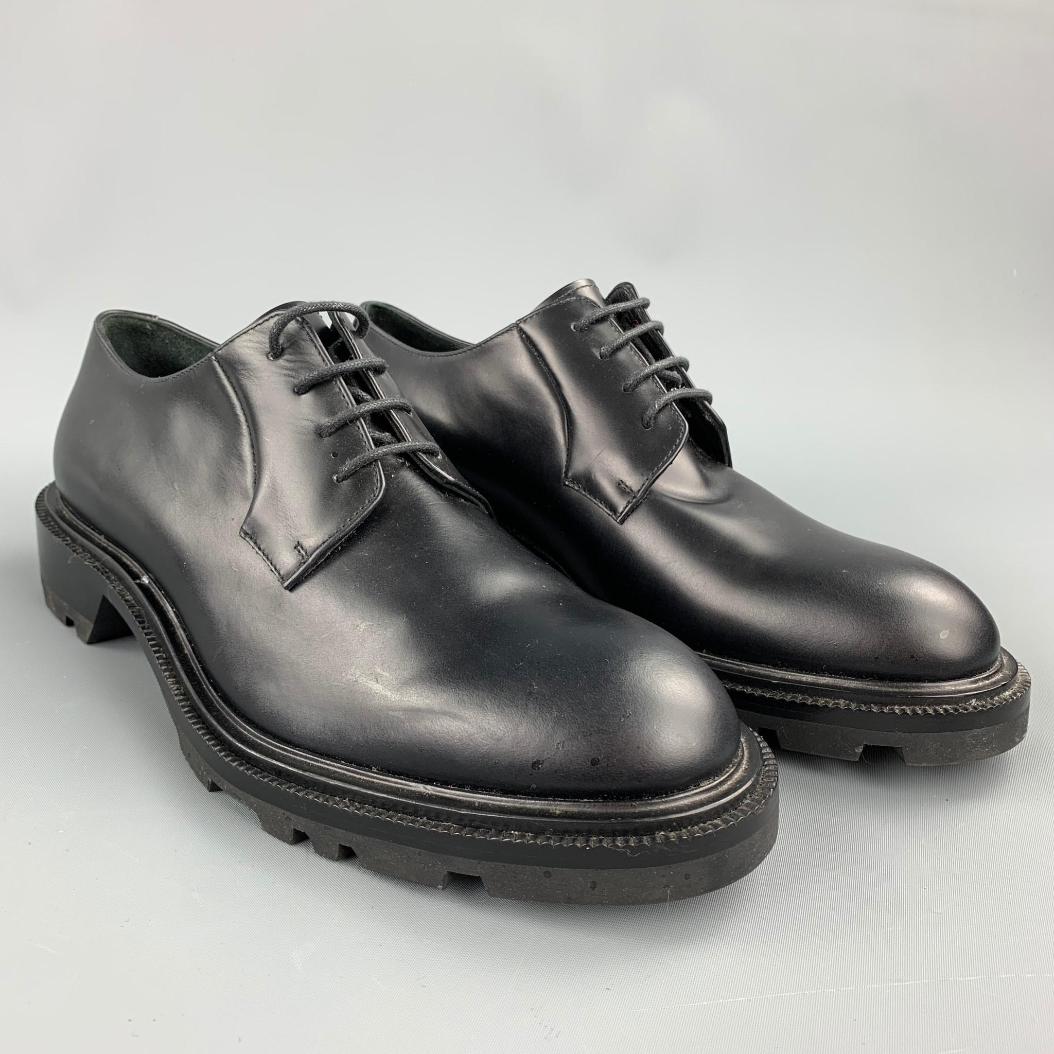 JIL SANDER shoes comes in a black leather featuring a cap toe, chunky sole design, and a lace up closure. Made in Italy.

Very Good Pre-Owned Condition.
Marked: EU 41

Outsole:

12 in. x 4 in.