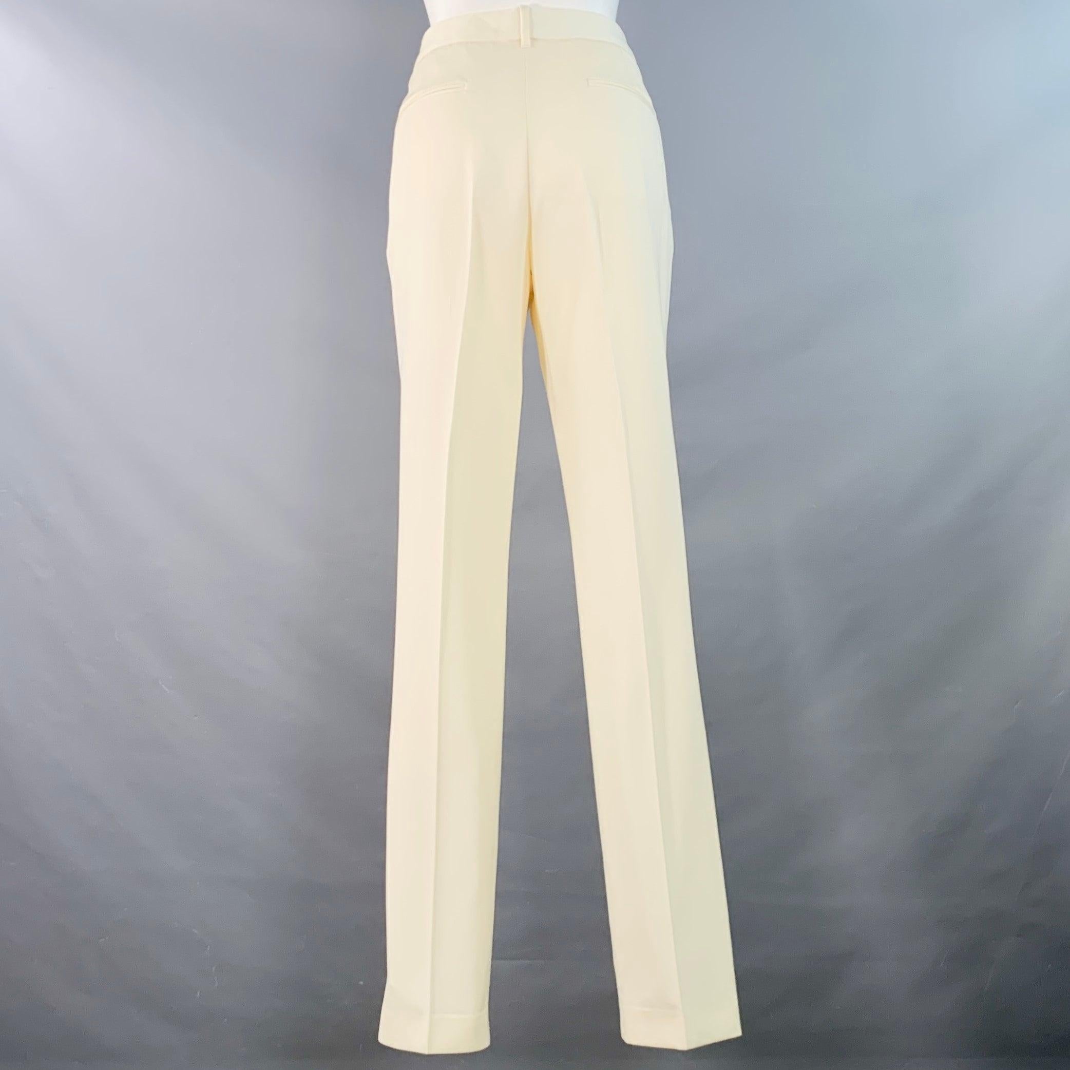 Pantalon habillé JIL SANDER
en laine crème, avec un devant plat, une jambe fuselée et une fermeture à glissière. Fabriqué en Italie. Excellent état. 

Marqué :   DE 38 

Mesures : 
  Taille : 32 pouces Hausse : 9 pouces Entrejambe : 36 pouces 
  
 