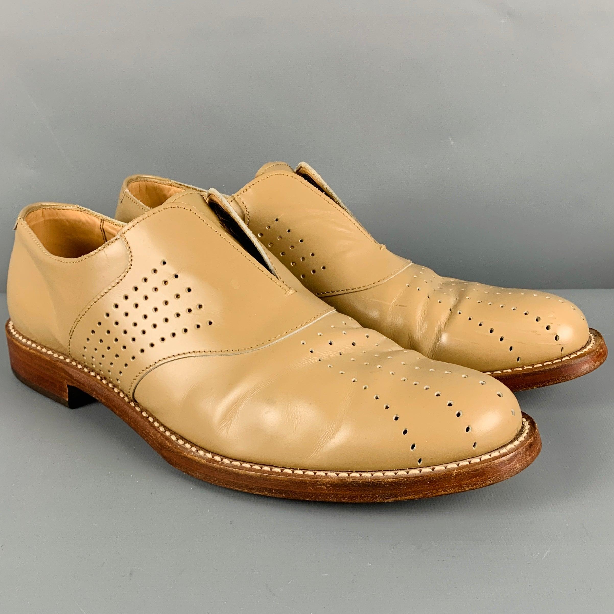 JIL SANDER loafers
in a beige leather fabric featuring a perforated style, self-fastening tongue, and slip on closure. Made in Italy.Very Good Pre-Owned Condition. Minor scuff marks. 

Marked:   2 JUP 026 8.5Outsole: 12 inches  x 4.5 inches 
  
  

