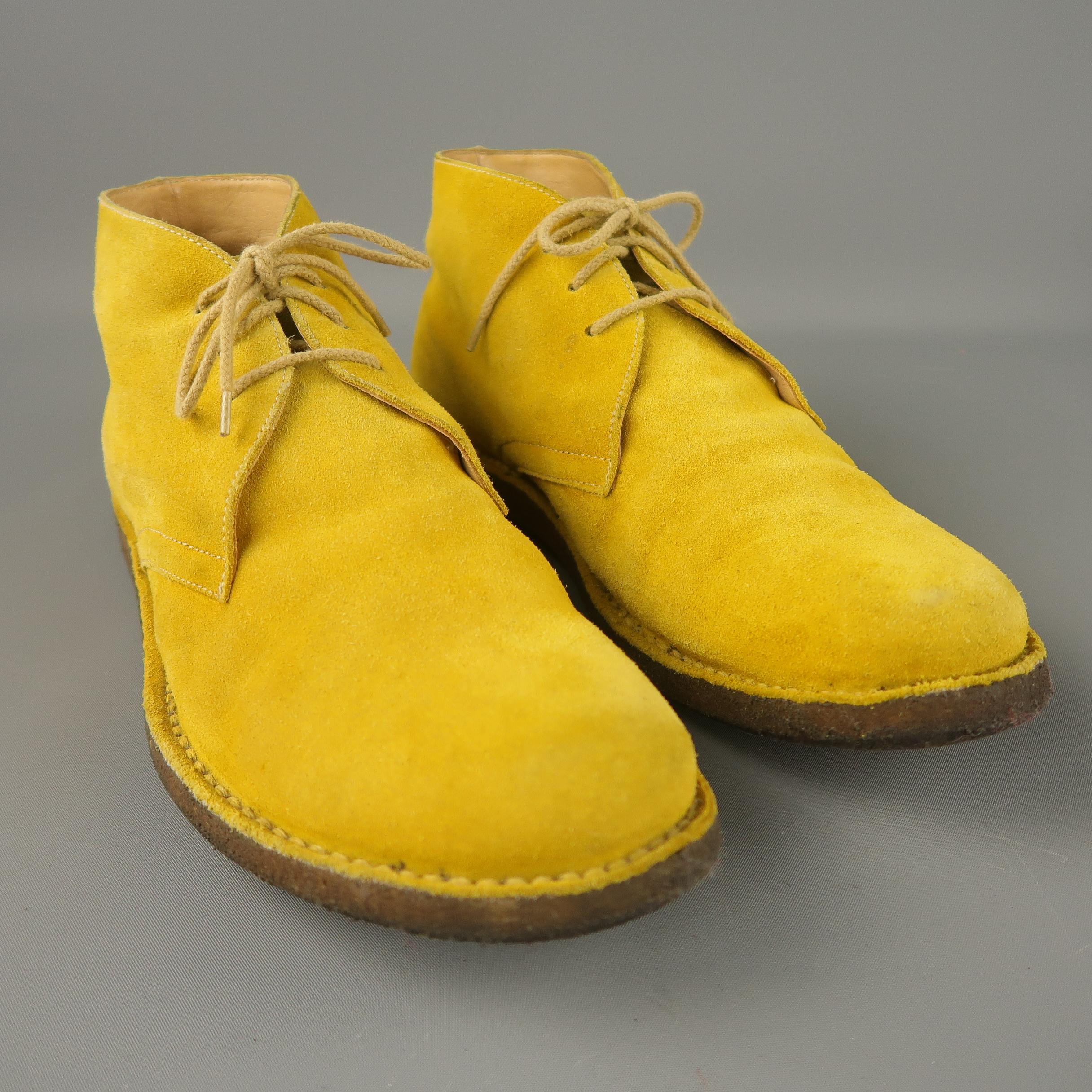 JIL SANDER desert boot comes in a yellow suede featuring a crepe sole. Made in Italy.
 
Very Good Pre-Owned Condition.
Marked: (No size)
 
Measurements:
 
Length: 12 in.
Width: 4.5 in.
Height: 4.9 in