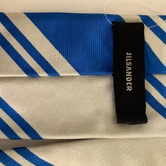 JIL SANDER - Cravatta in seta a righe argentate di colore blu e beige