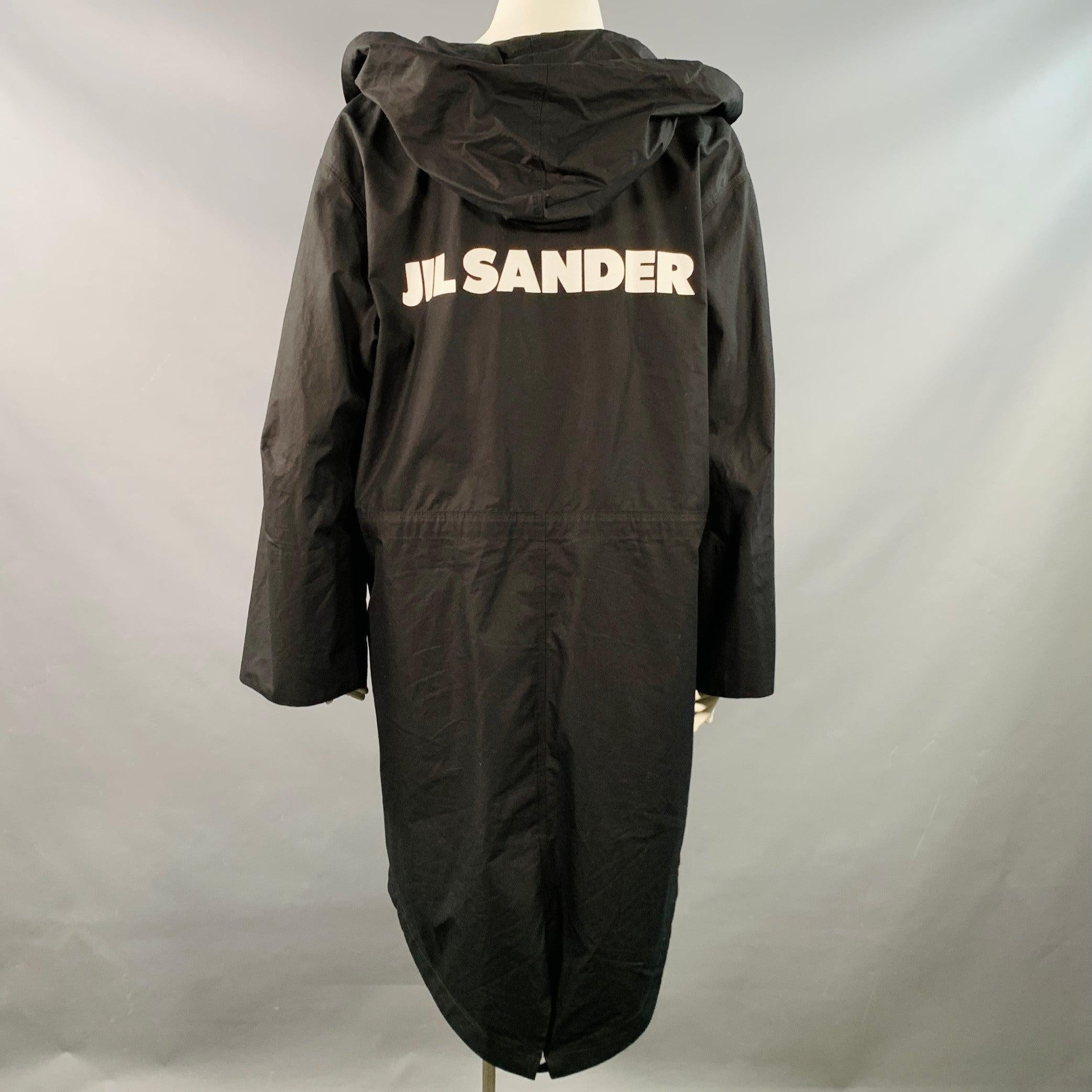 Noir JIL SANDER Size L Black White Cotton Logo Hooded Coat (Manteau à capuche en coton noir et blanc) en vente