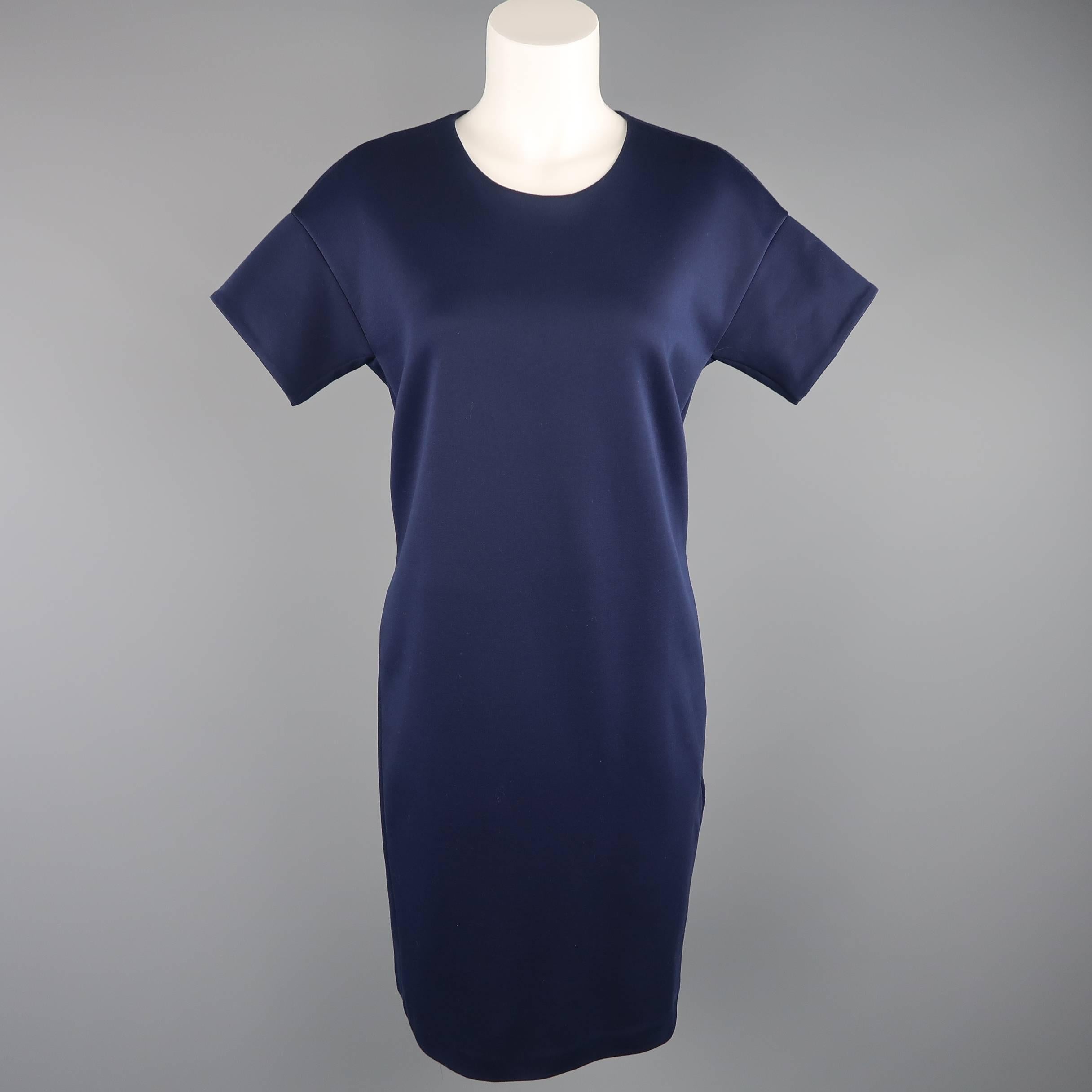JIL SANDER shift dress comes in a structured jersey material with a round neck, short drop shoulder sleeves, sack silhouette and fabric belt. Made in Italy.
 
Excellent Pre-Owned Condition.
Marked: (no size)
 
Measurements:
 
Shoulder: 20 in.
Bust: