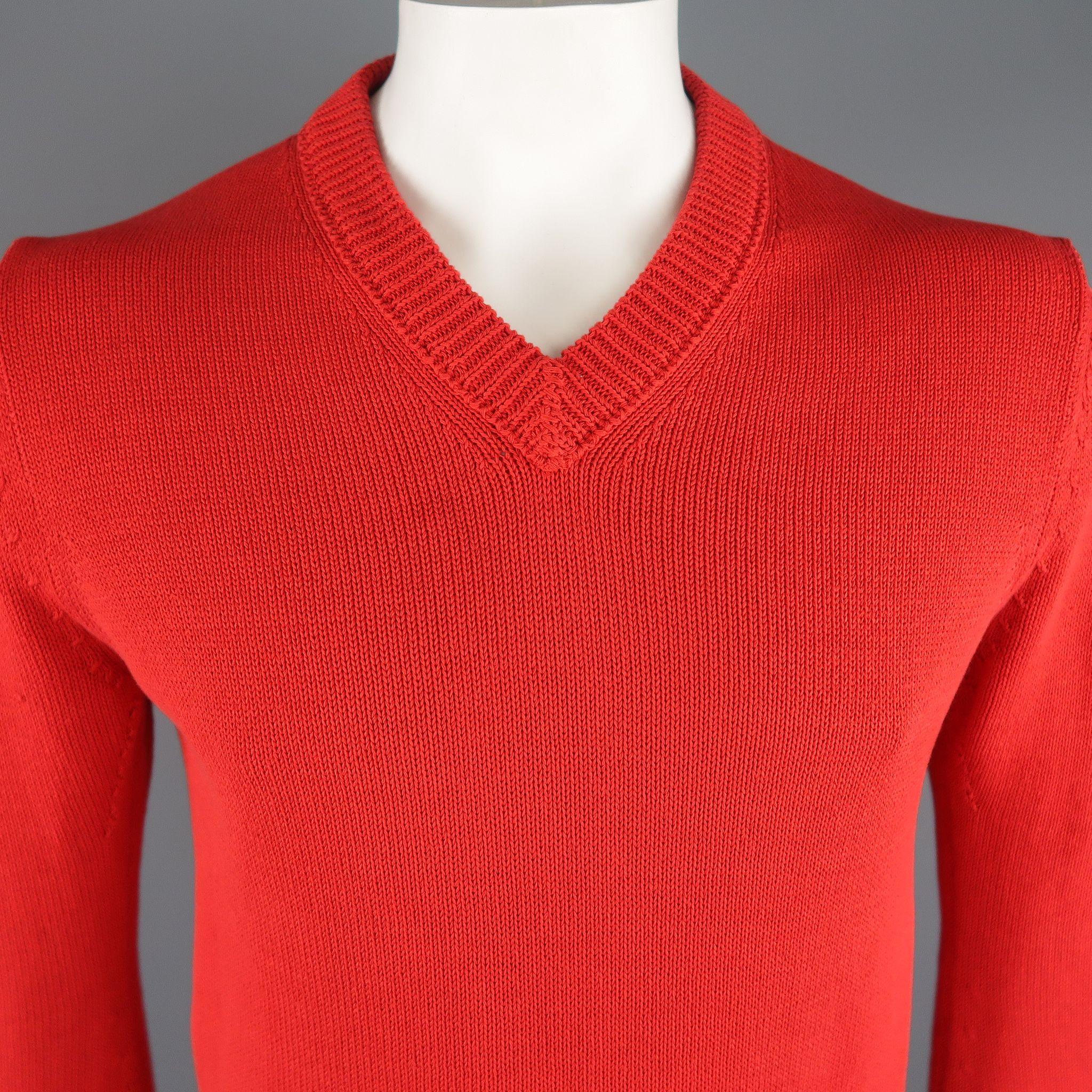 JIL SANDER pullover sweater comes in a vibrant  tone of red in knitted cotton material, with a detailed V-neck and ribbed cuffs and hem. Very light stain and fading. Made in Italy.
 
Good Pre-Owned Condition.
Marked: 50
 
Measurements:
 
Shoulder: