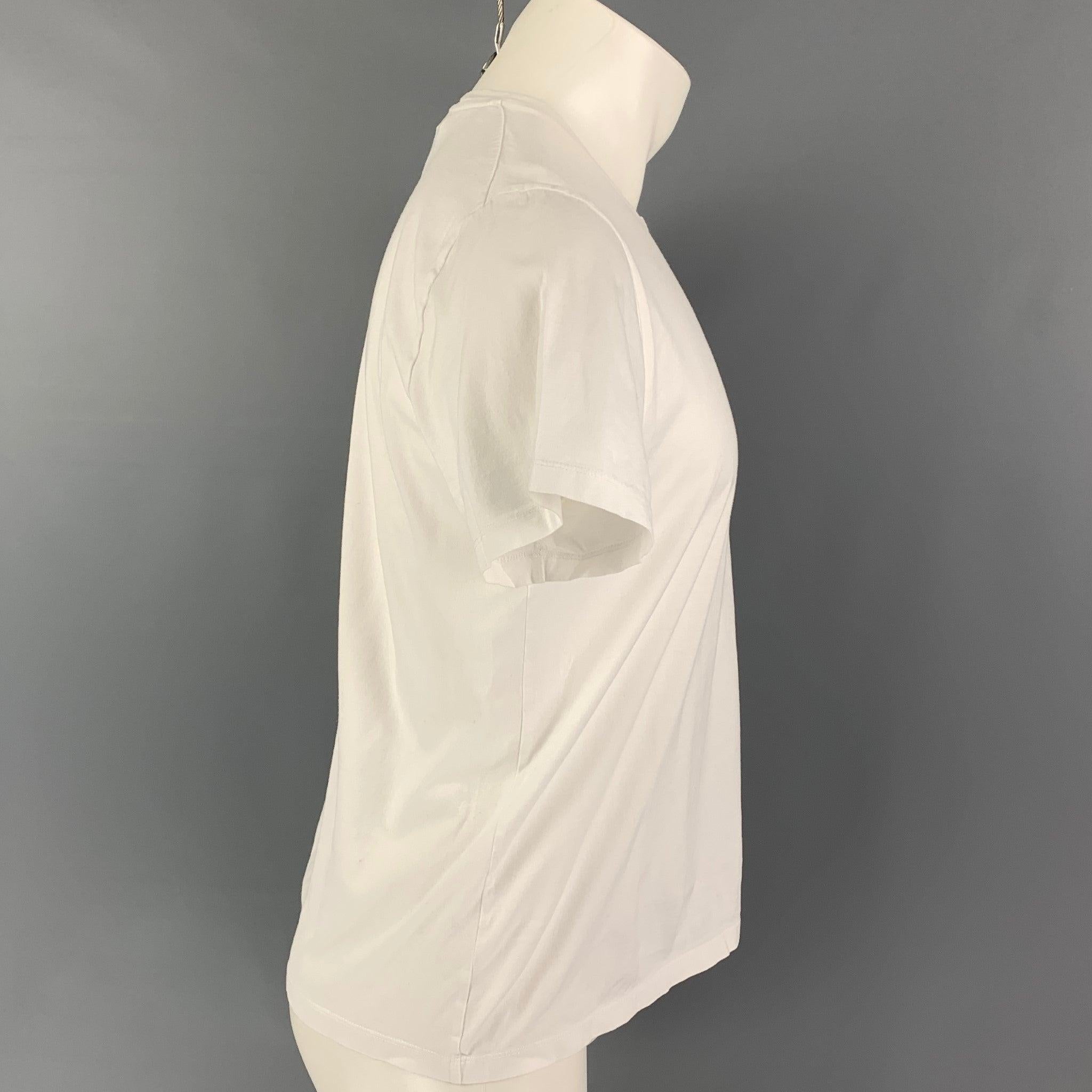 JIL SANDER t-shirt comes in white cotton featuring a slim fit and a crew-neck.
Good
Pre-Owned Condition. Light wear. As-is. 

Marked:   XL
  

Measurements: 
 
Shoulder: 17 inches Chest: 38 inches Sleeve: 8 inches Length: 24.5 inches 
  
  
