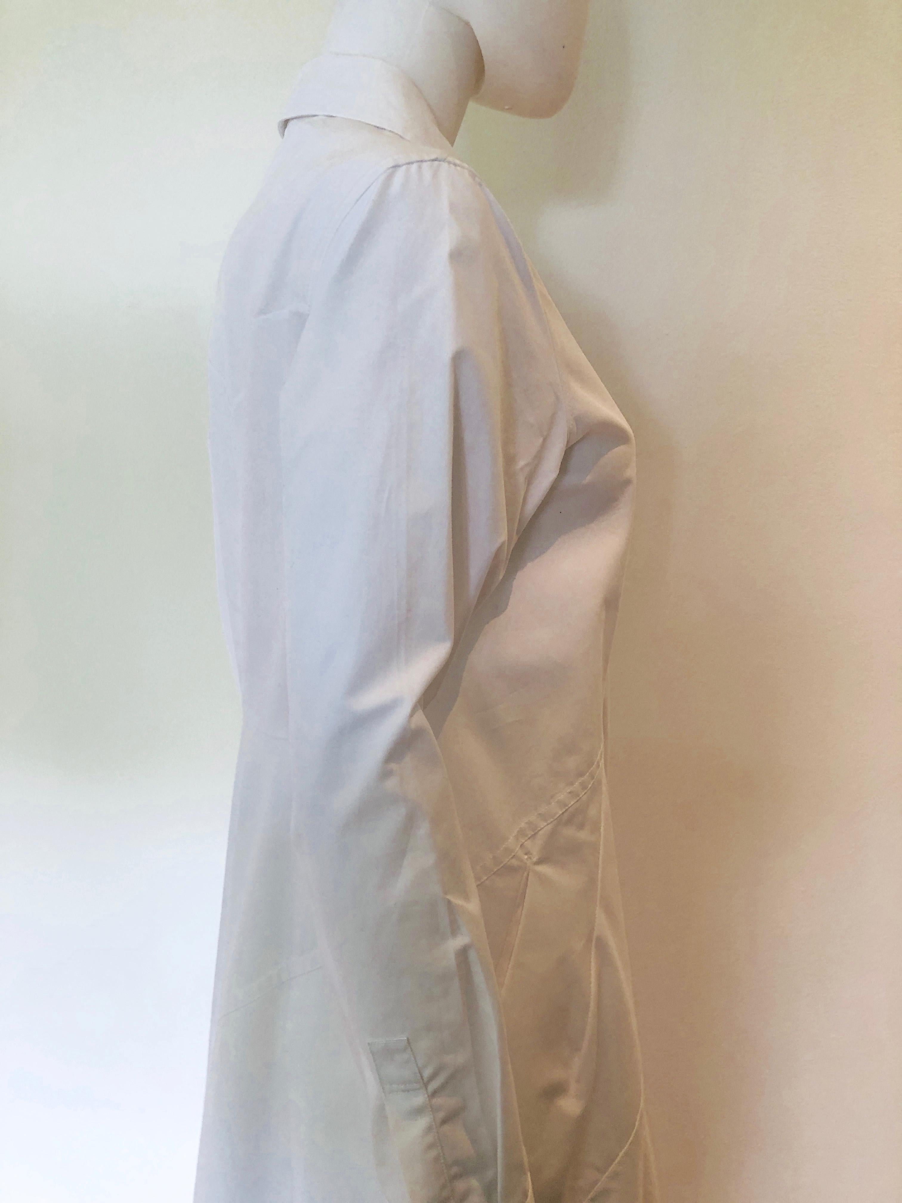 Jil Sander White Cotton Long Sleeve Button Down Handkerchief Causal Dress In Good Condition For Sale In Houston, TX
