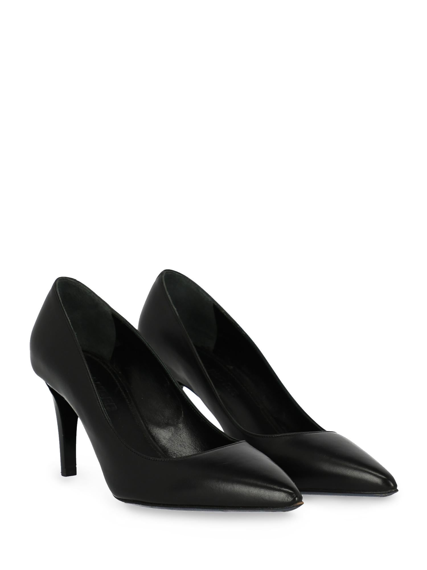Pumps, leather, solid color, pointed toe, branded insole, tapered heel, mid heel, leather lining. Product Condition: Very Good. Sole: slightly visible marks. Upper: negligible scuffing
