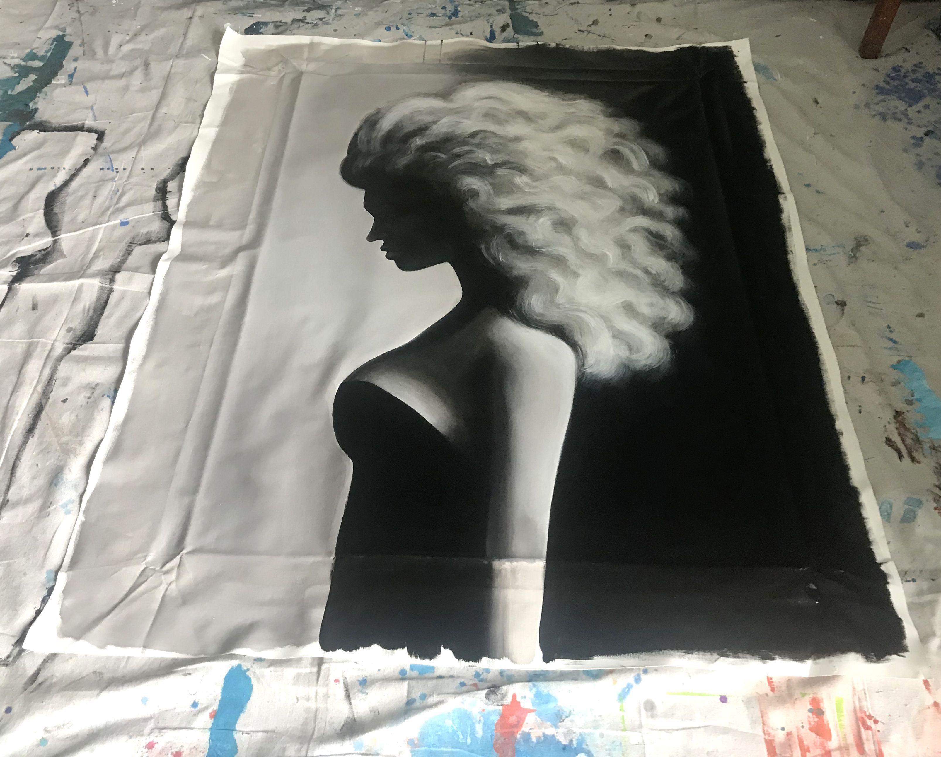 Questo splendido pezzo forte in bianco e nero distinguerà il tuo spazio da tutti gli altri! Aggiungerà sicuramente il miglior tipo di dramma alla tua stanza.     Il gioco tra luce e buio in quest'opera metaforica esplora la bellezza del buio e della