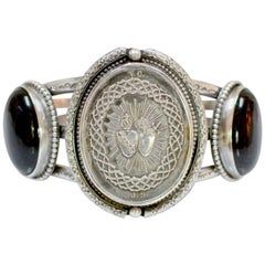 Jill Garber Bracciale in argento francese del XIX secolo con cuore sacro e onice
