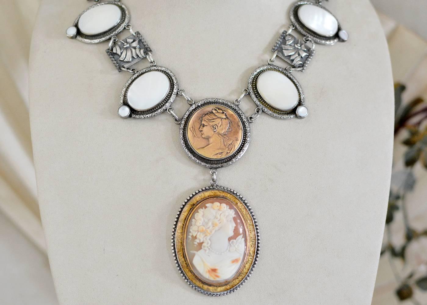 Jill Garber Göttin der Kamee des neunzehnten Jahrhunderts mit Perlmutt-Tropfen-Halskette (Frühviktorianisch) im Angebot